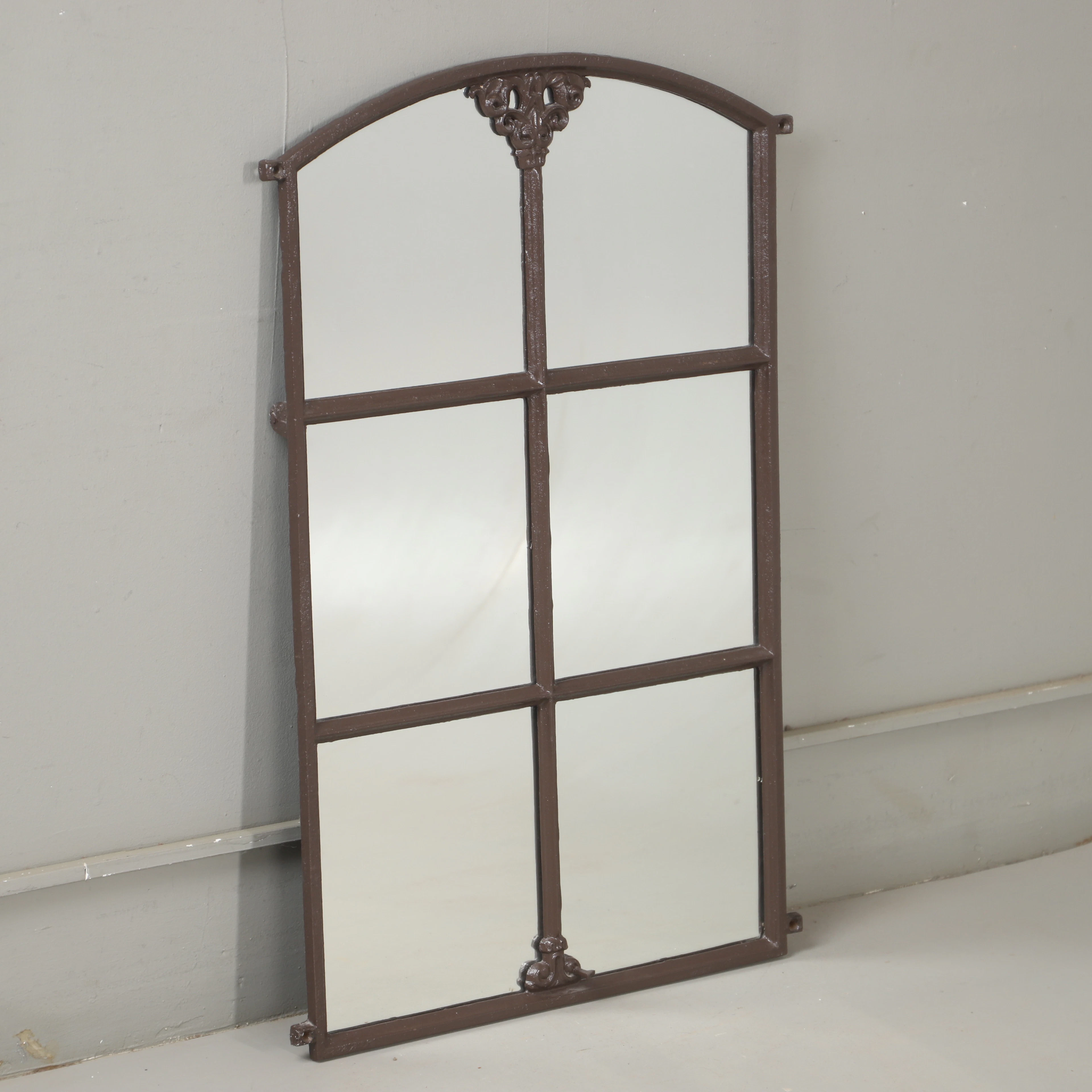 STALLFÖNSTER MED SPEGELGLAS, gjutjärn, 1900-tal.