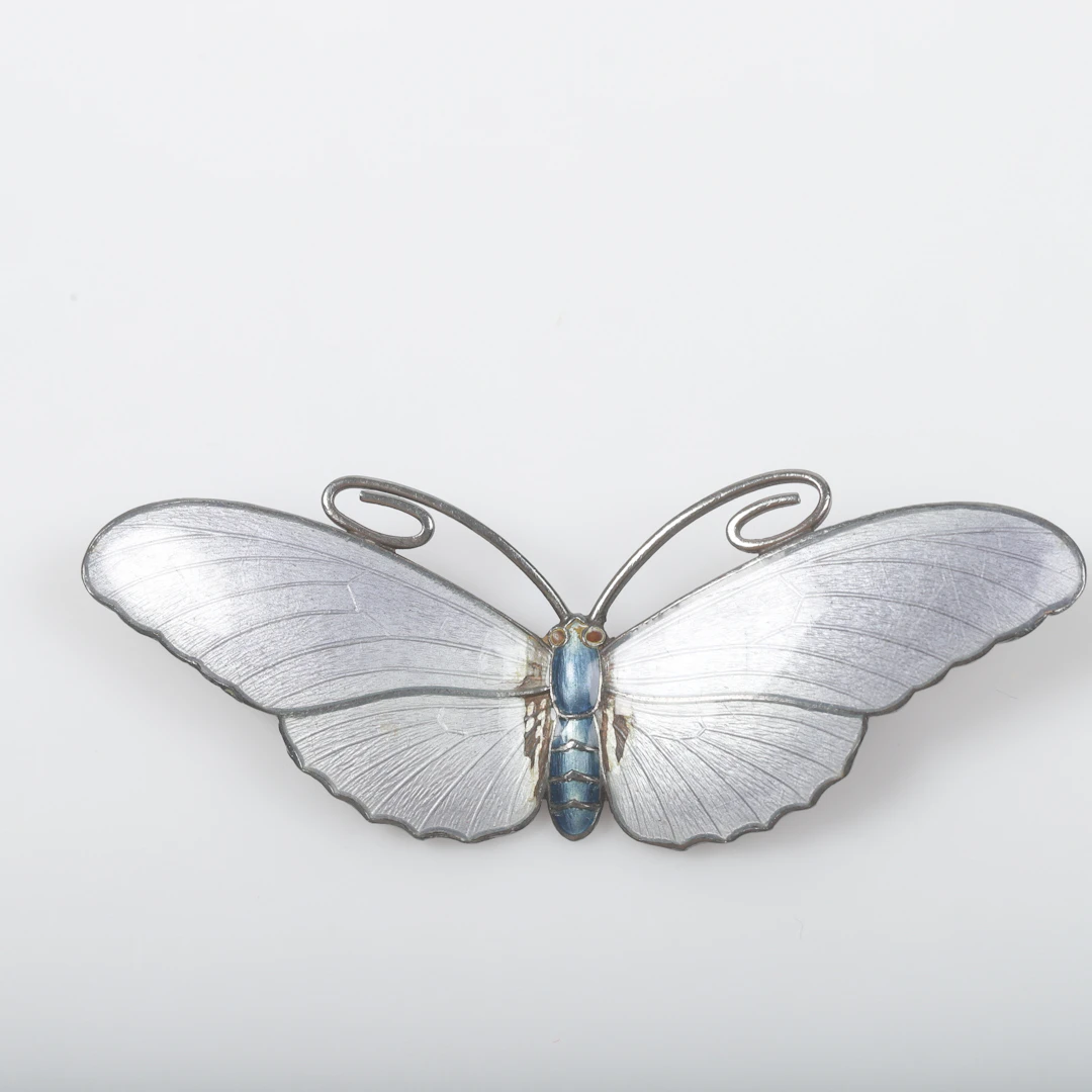 MARIUS HAMMER. Brosch, sterlingsilver med emaljerad dekor, Norge.