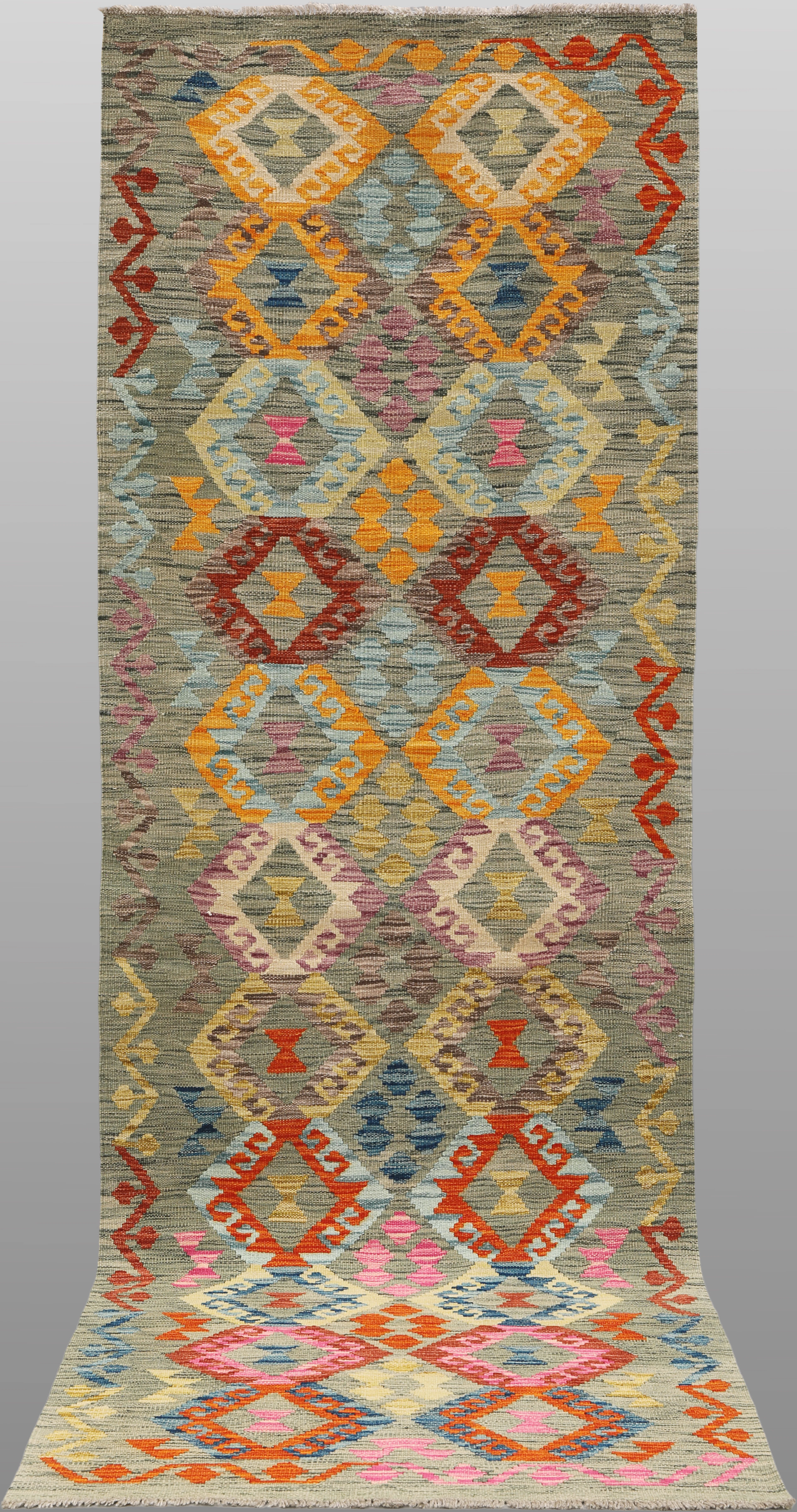 MATTA, "Kelim", galleri, 297 x 92 cm.