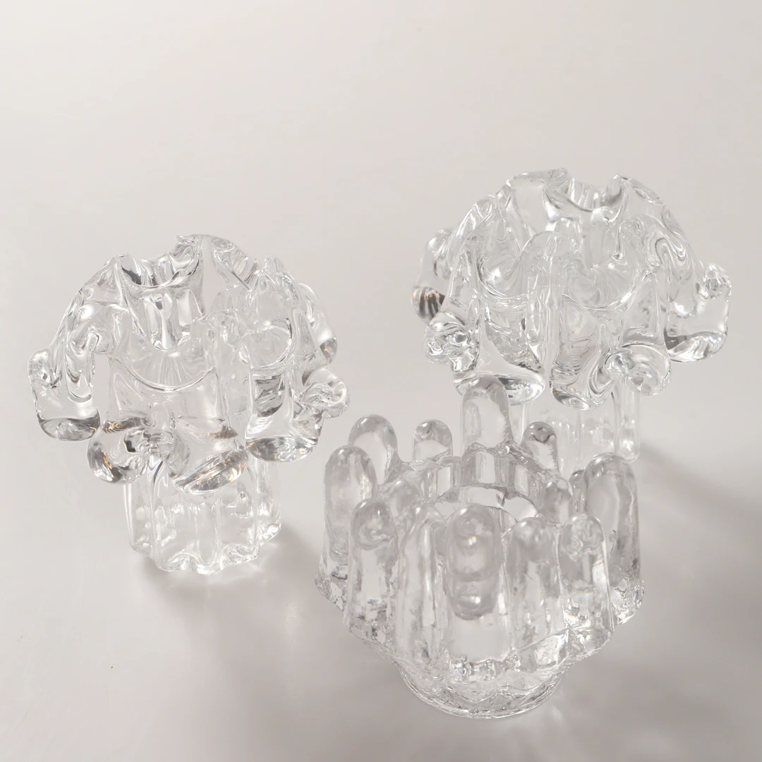 GÖRAN WÄRFF. Vaser, 3 stycken, "Krinolin" samt "Sunflower", glas, Kosta.