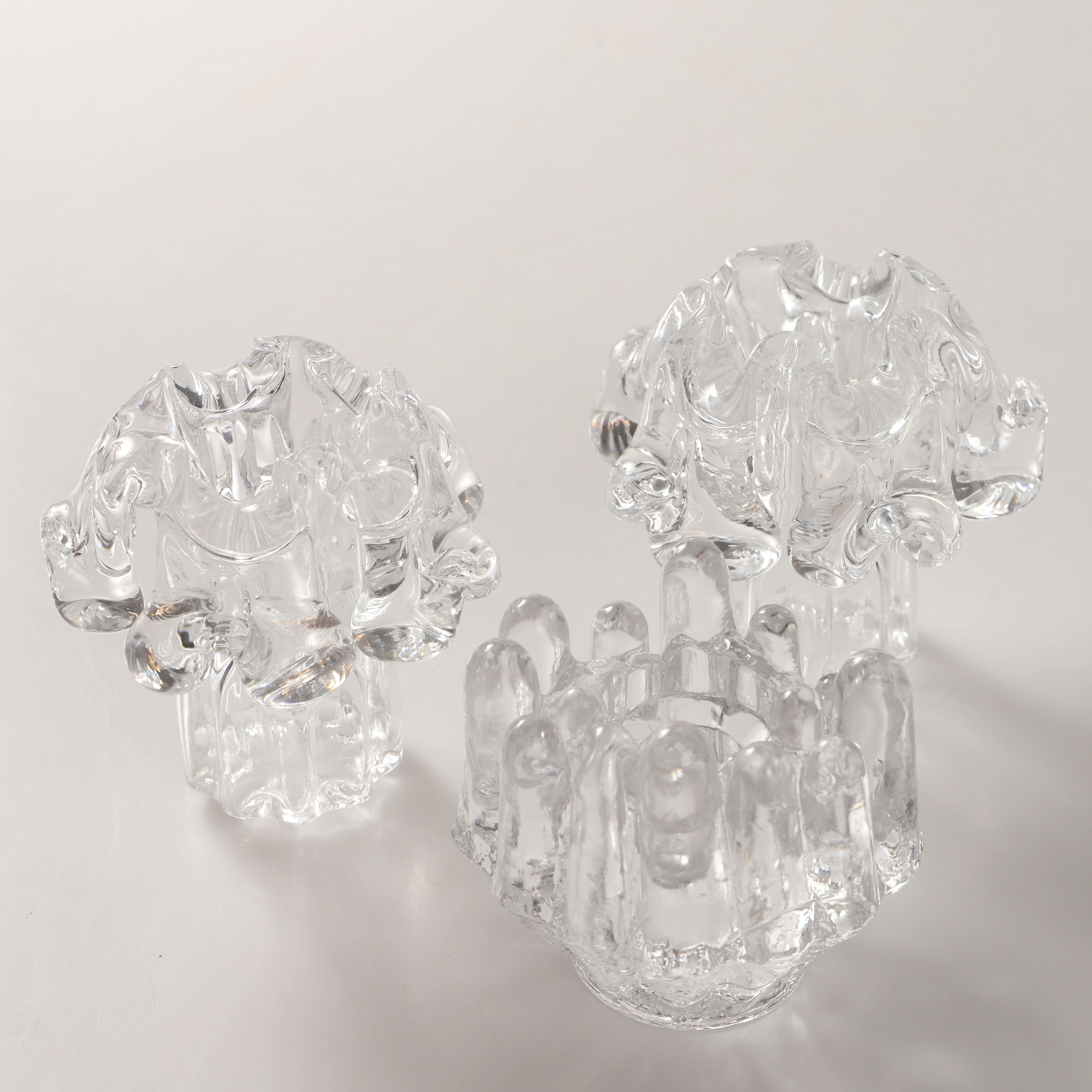 GÖRAN WÄRFF. Vaser, 3 stycken, "Krinolin" samt "Sunflower", glas, Kosta.