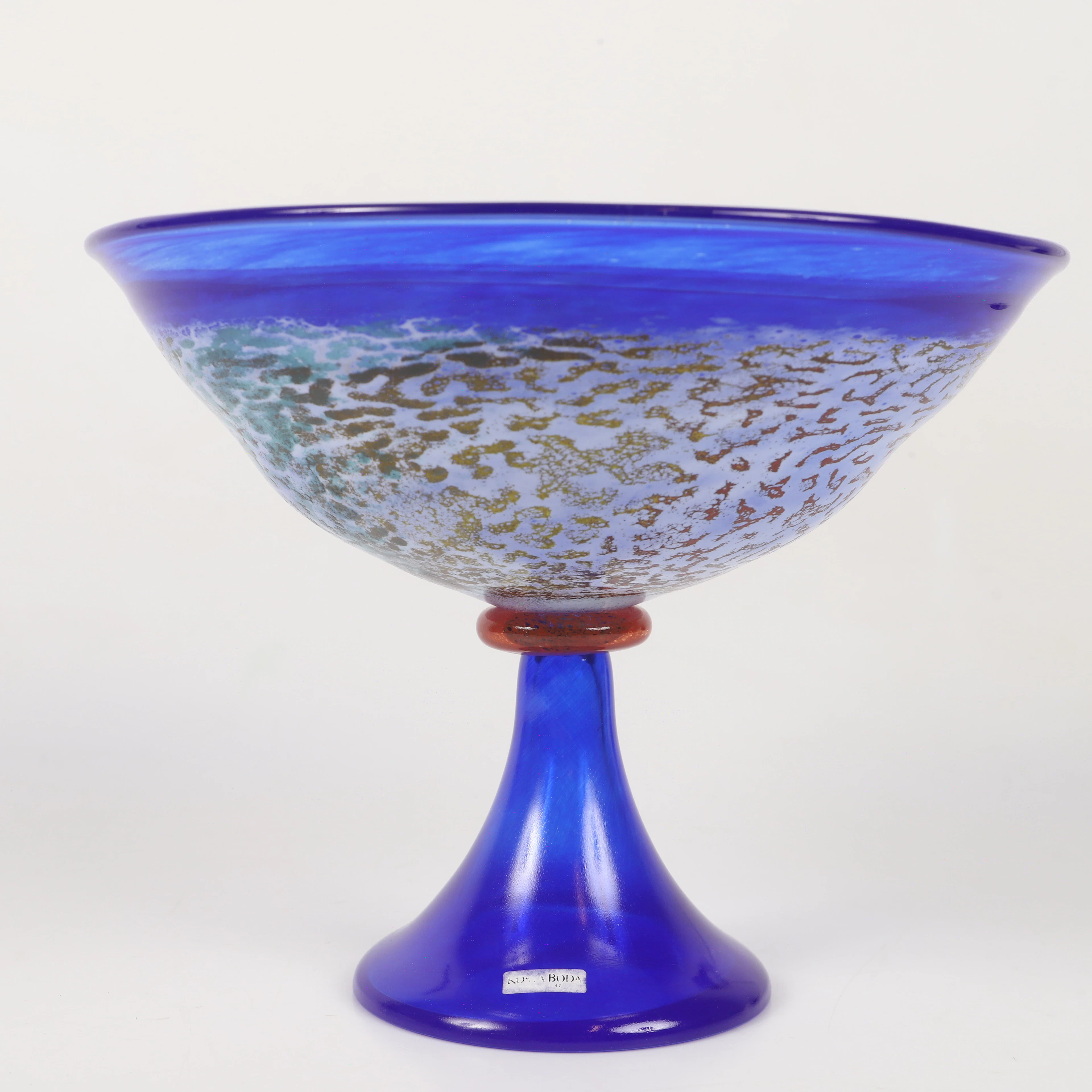 KJELL ENGMAN. Skål på fot, "Heliopora", glas, Kosta Boda.