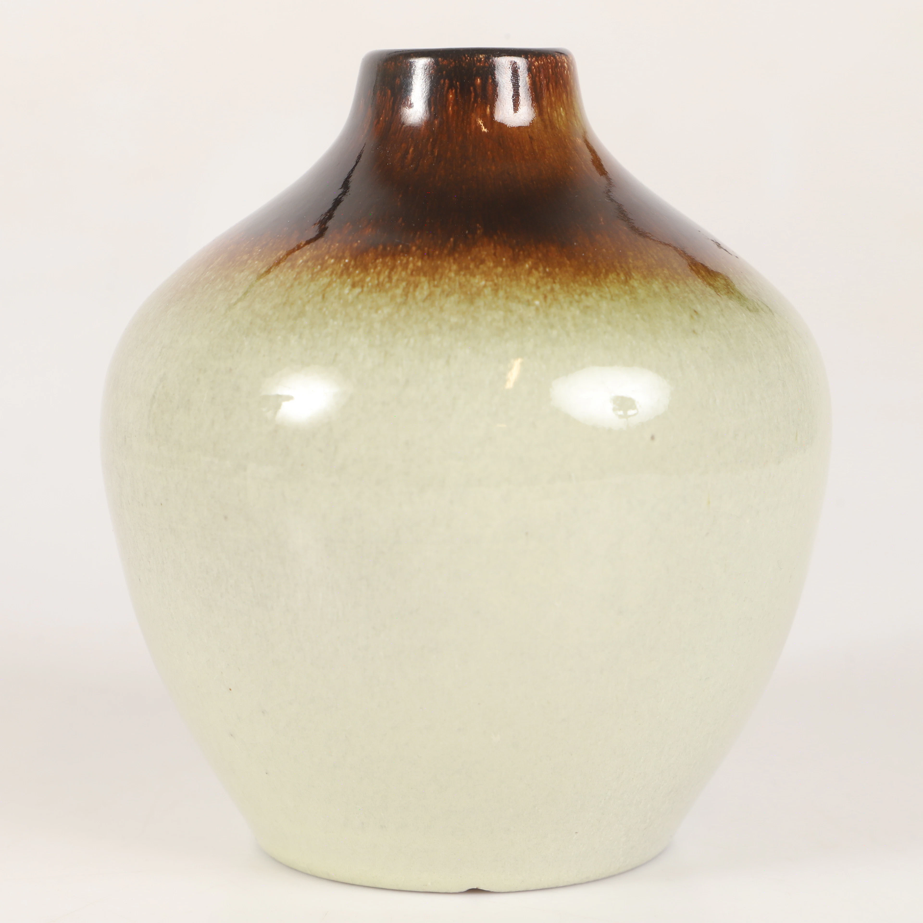 VICKE LINDSTRAND. Vas, "Marianne", glaserad keramik, Upsala-Ekeby, 1950-52.