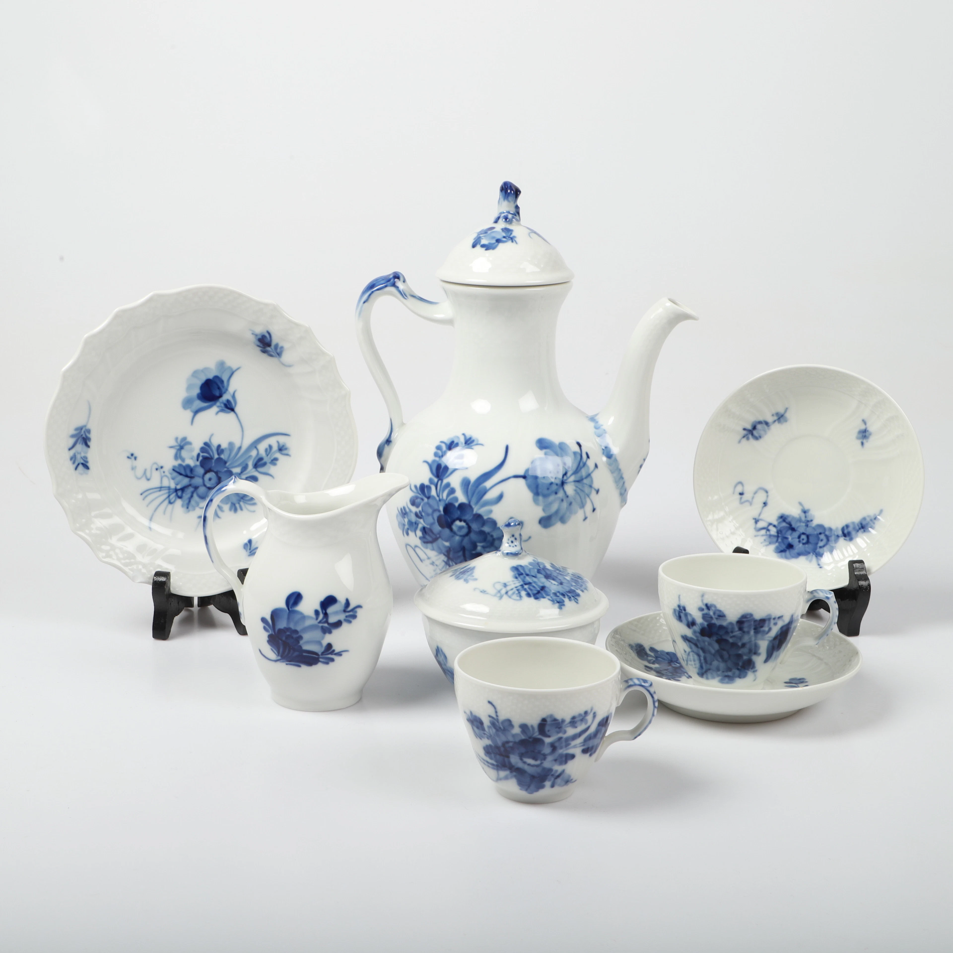 KAFFESERVIS, 41 delar, "Blå Blomst", porslin, Royal Copenhagen, Danmark.