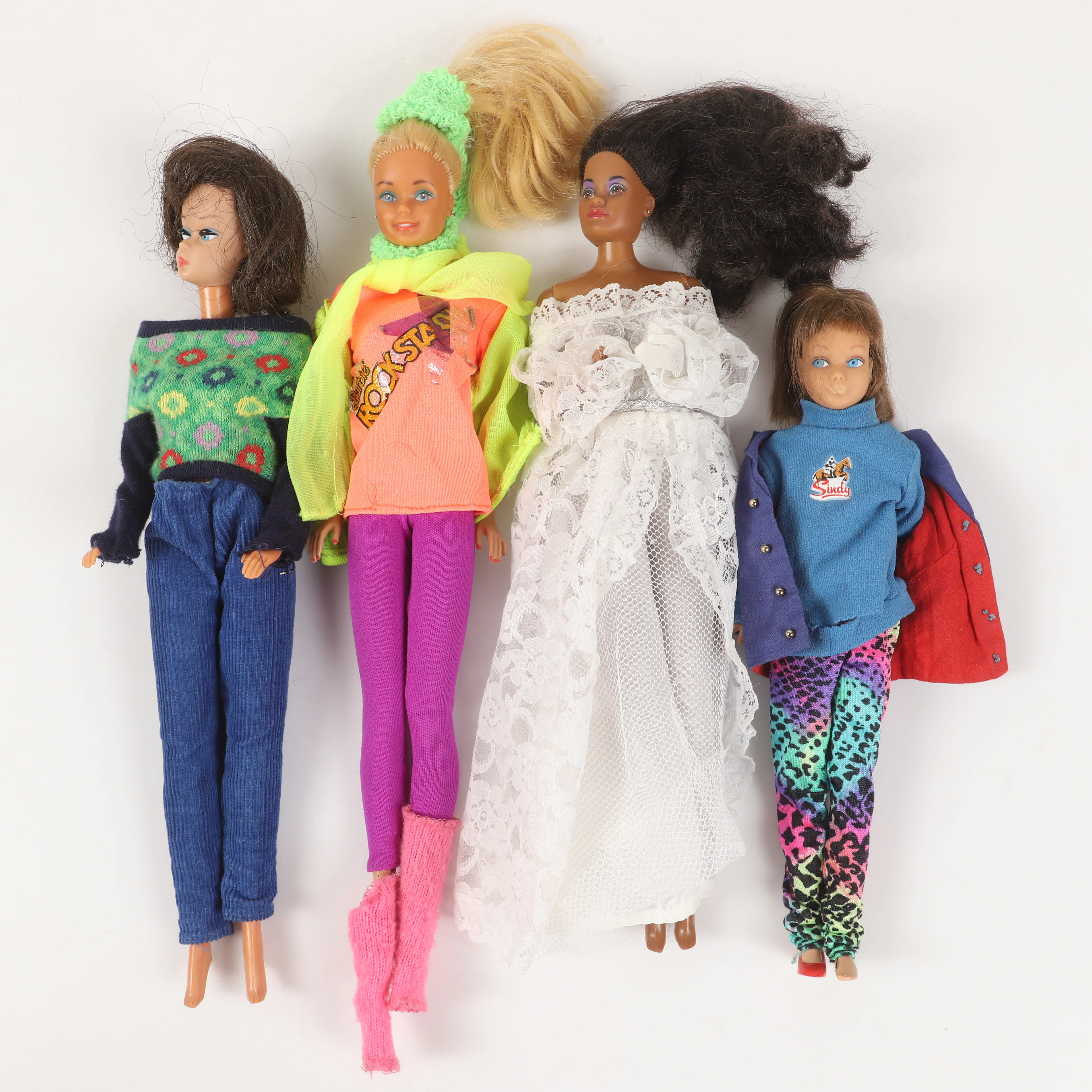 BARBIEDOCKOR, 4 stycken, med tillbehör, 1900-tal.