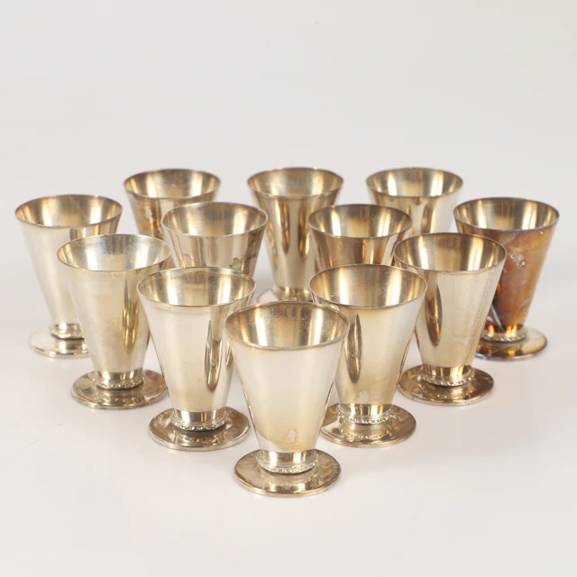 TORE ELDH. Snapsglas, 12 stycken, silver, K & EC, Göteborg, 1940/50-tal.
