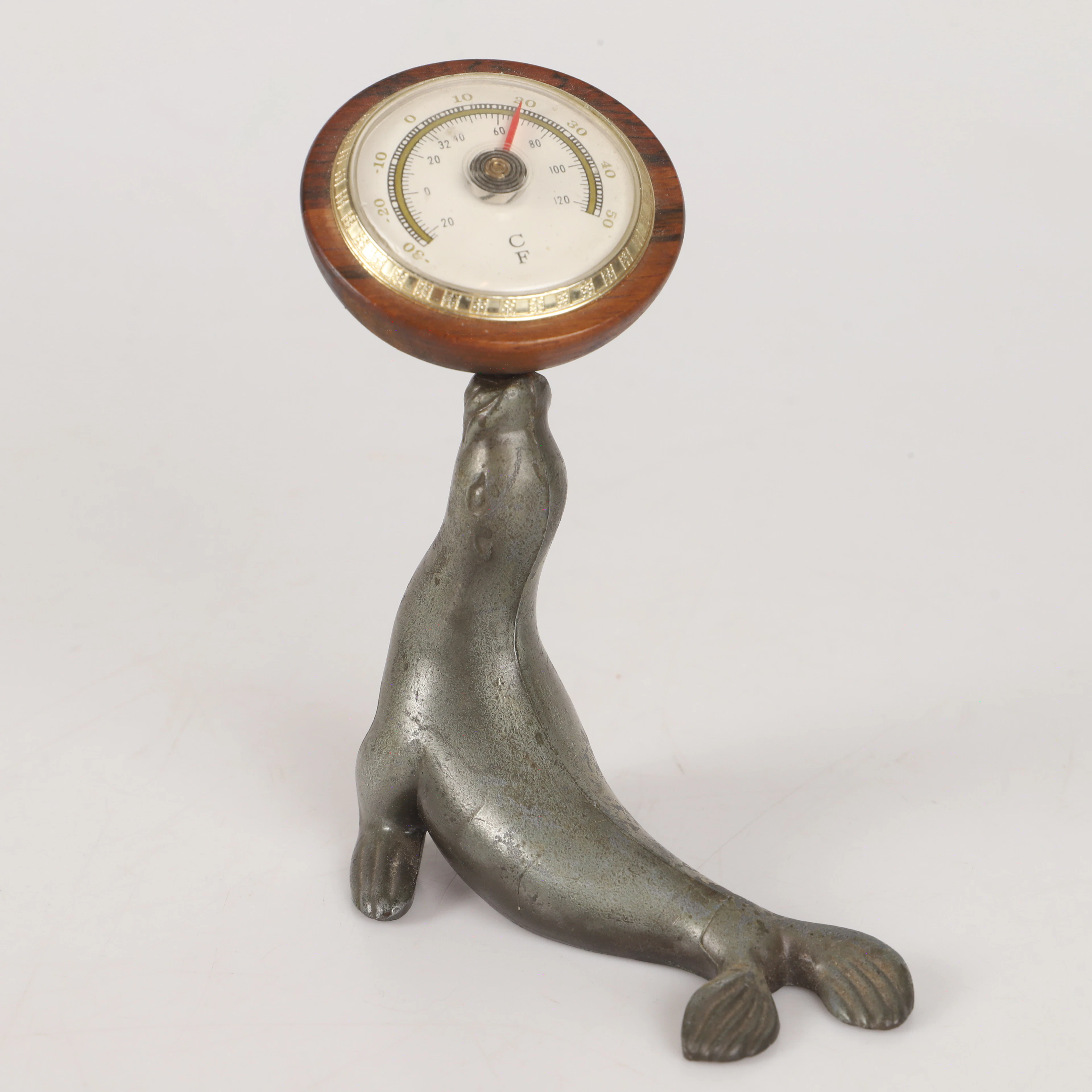 TERMOMETER uppburen av säl/sjölejon, metall/trä.