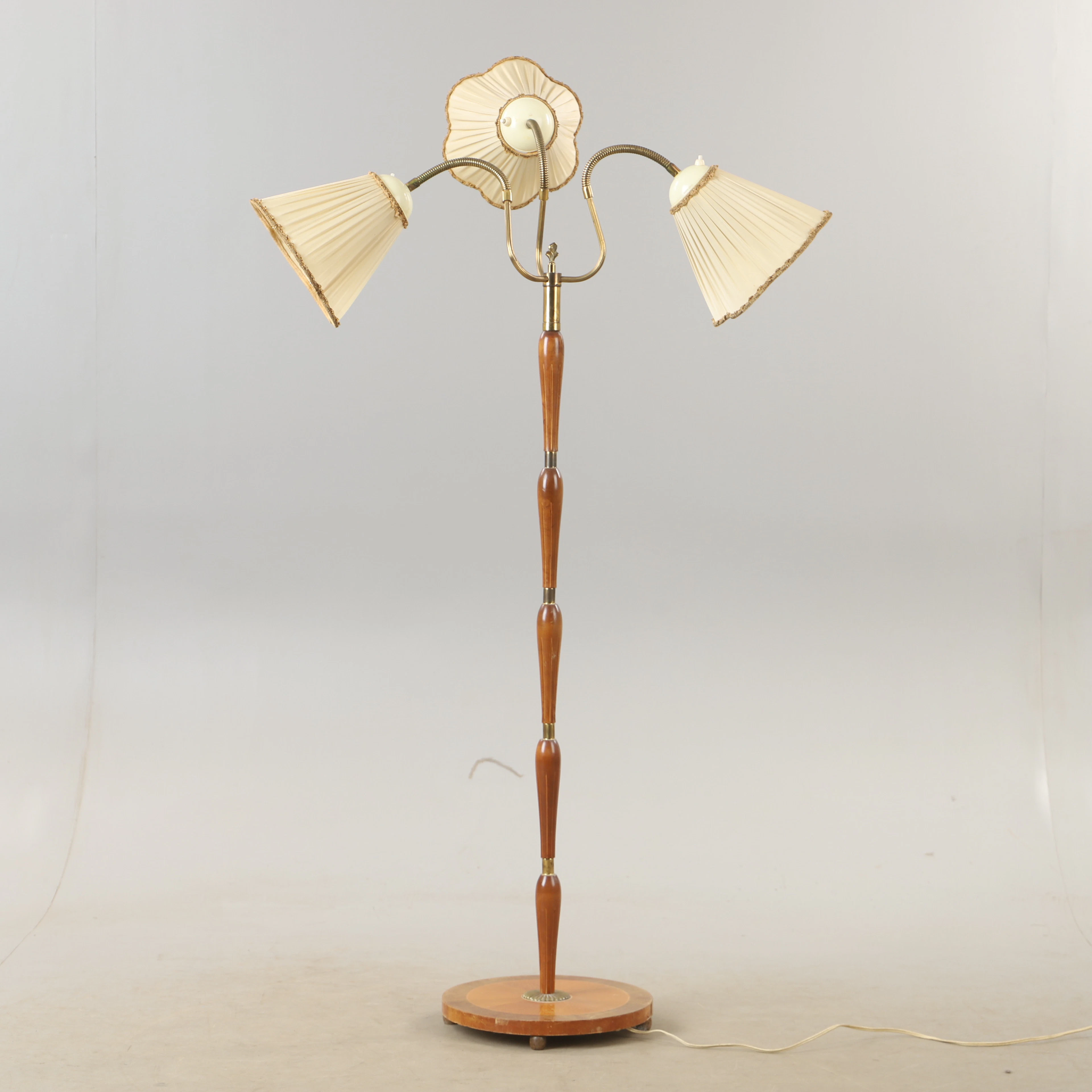 GOLVLAMPA, mahogny och mässing, Swedish modern, 1900-talets mitt.
