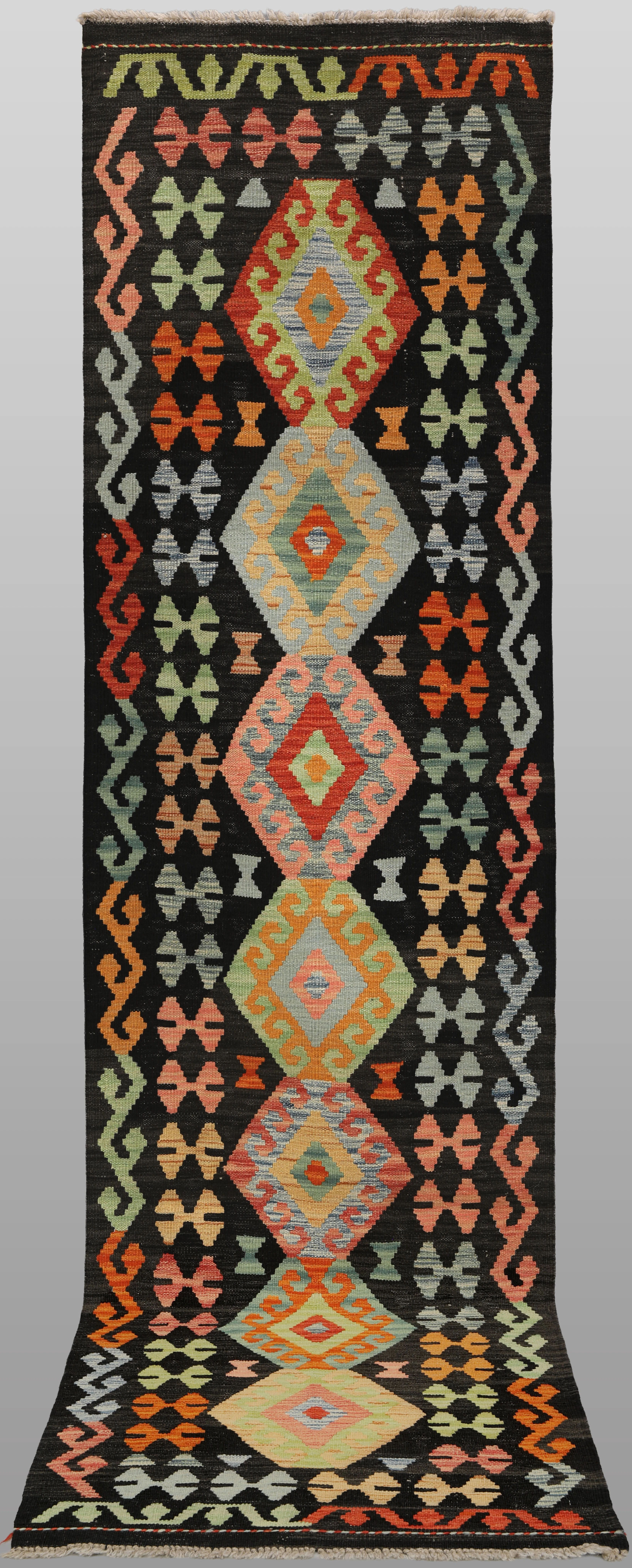 MATTA, "Kelim", galleri, 300 x 82 cm.