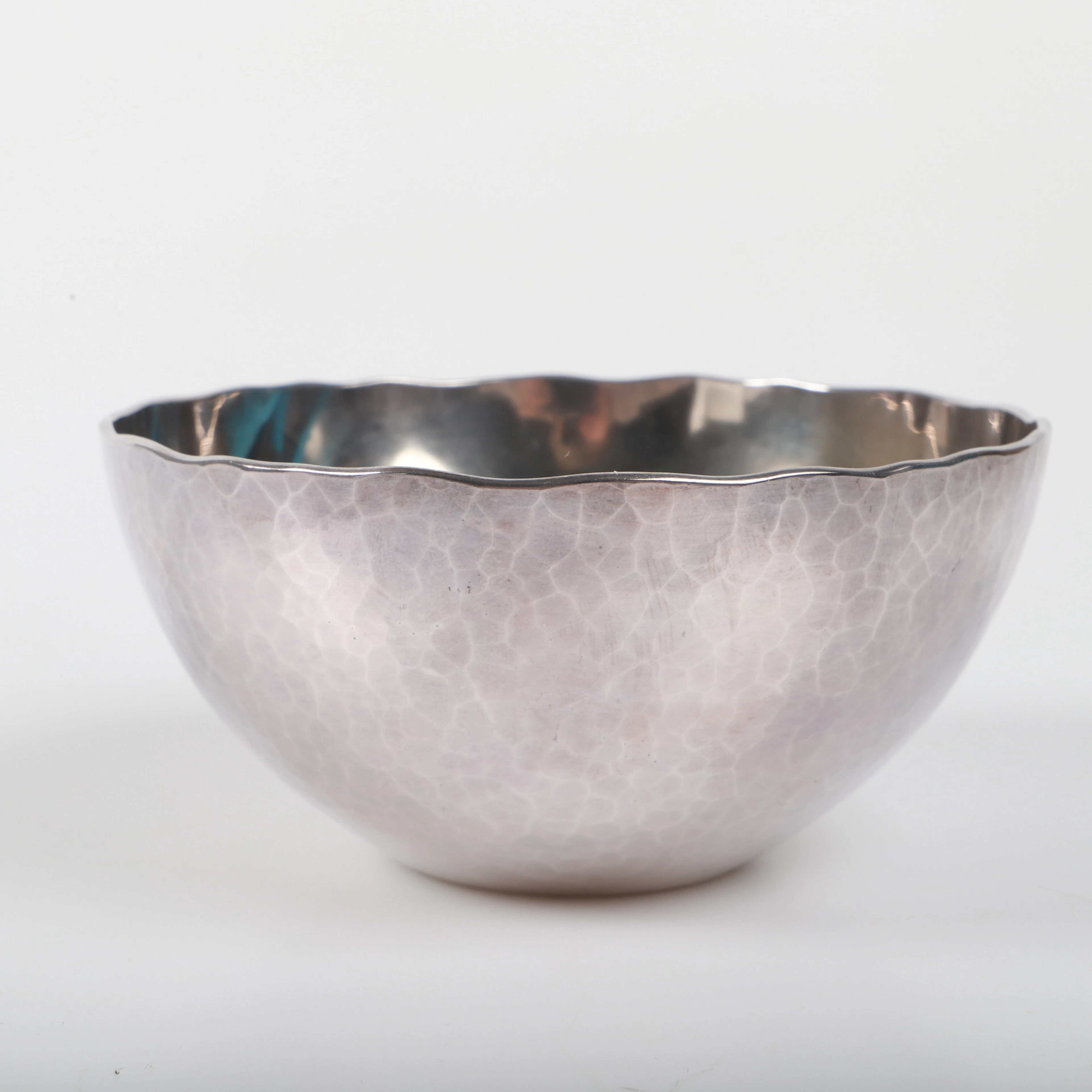 RAY URBAN. Skål, sterlingsilver med hamrad dekor, Stockholm, 1996, signerad.