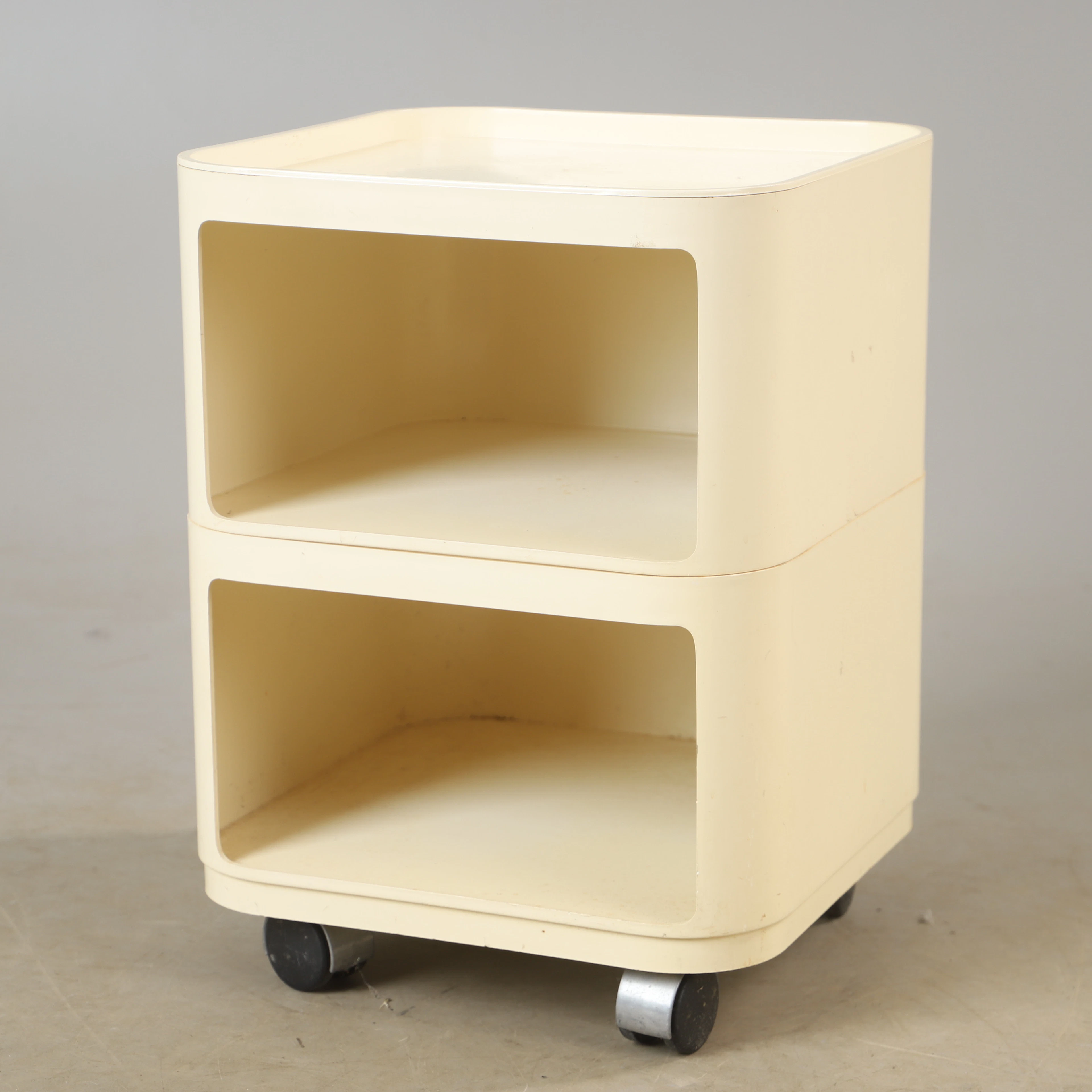 ANNA CASTELLI. Hurts, plast, Kartell.