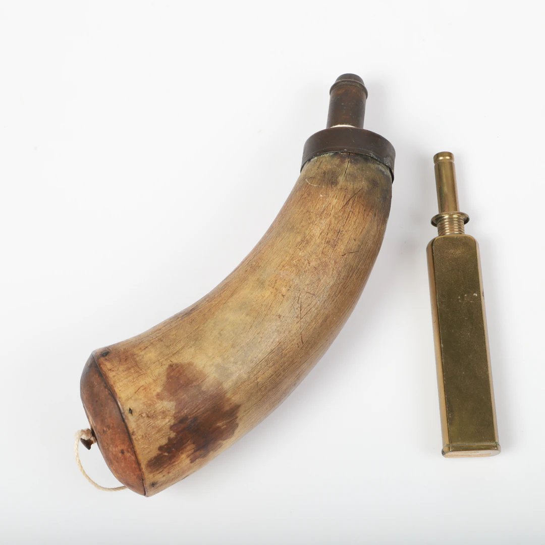 KRUTHORN OCH OLJEKANNA, korn/mässing, 1800/1900-tal.