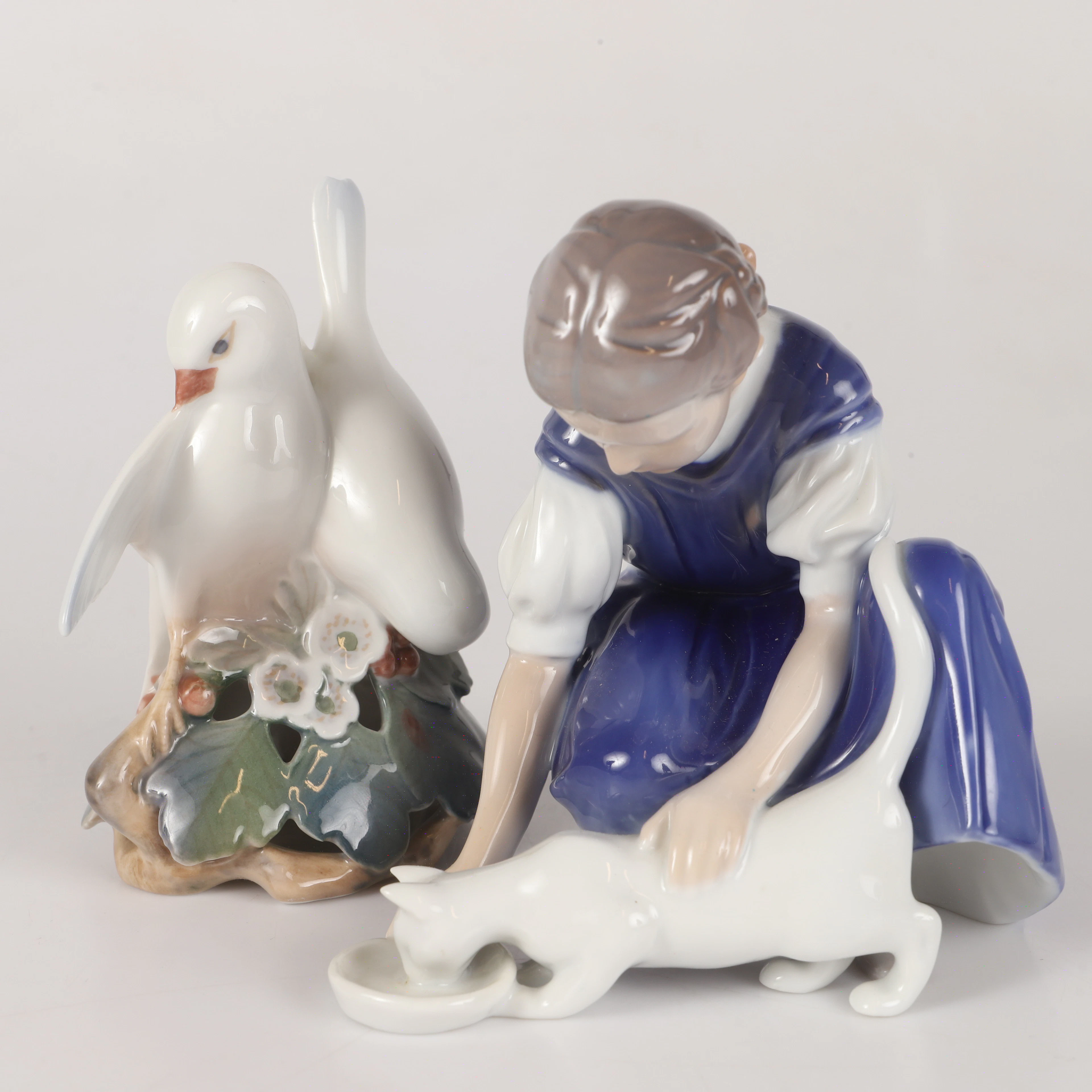 FIGURINER, 2 stycken, porslin, Bing & gröndahl och Royal Copenhagen, Danmark.