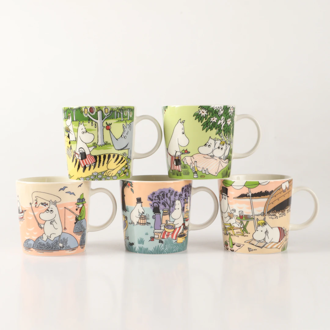 TOVE JANSSON. Muminmuggar, 5 stycken, porslin, Arabia, Finland, 2020-24.