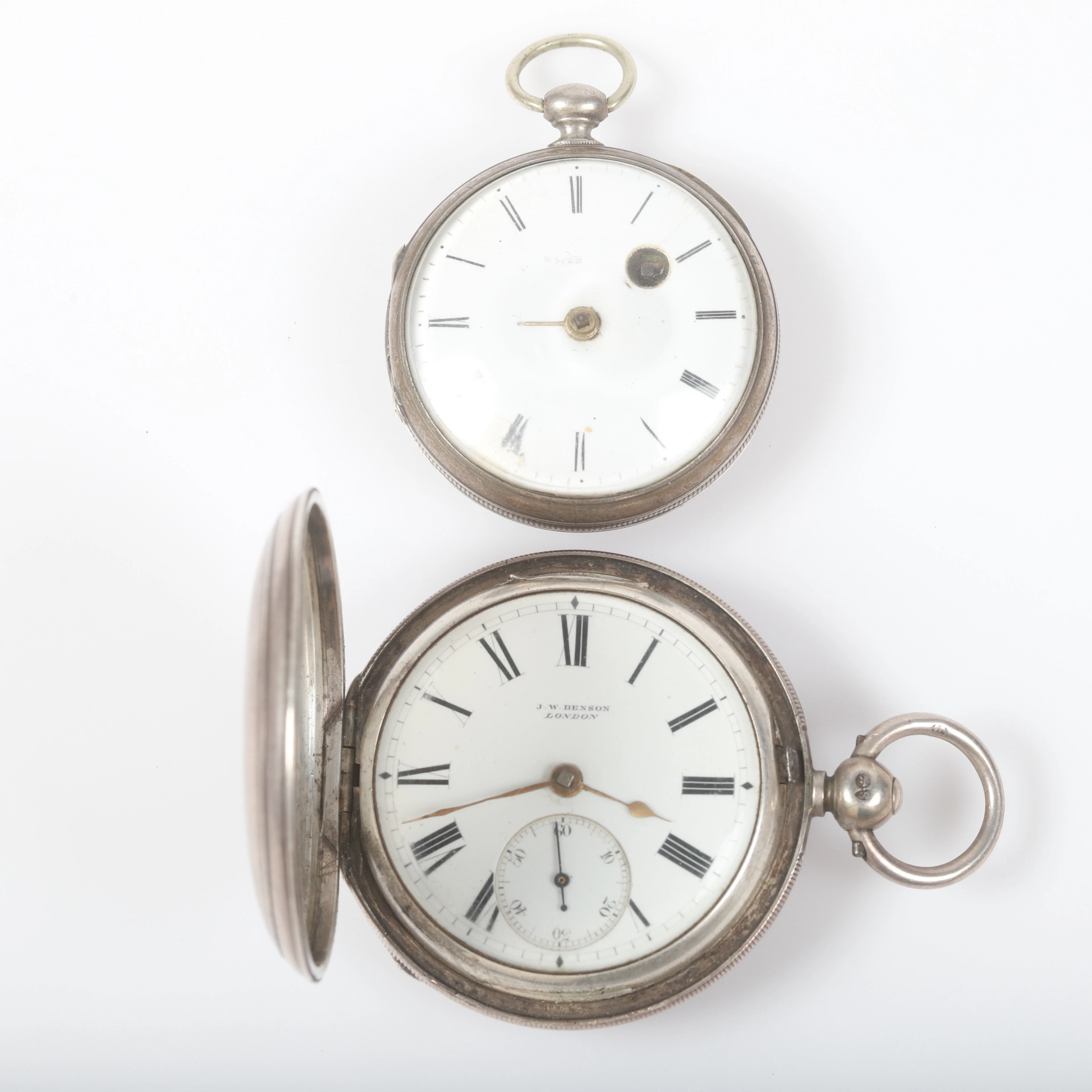 FICKUR, 2 stycken, s. k. nyckeldragare, silver.