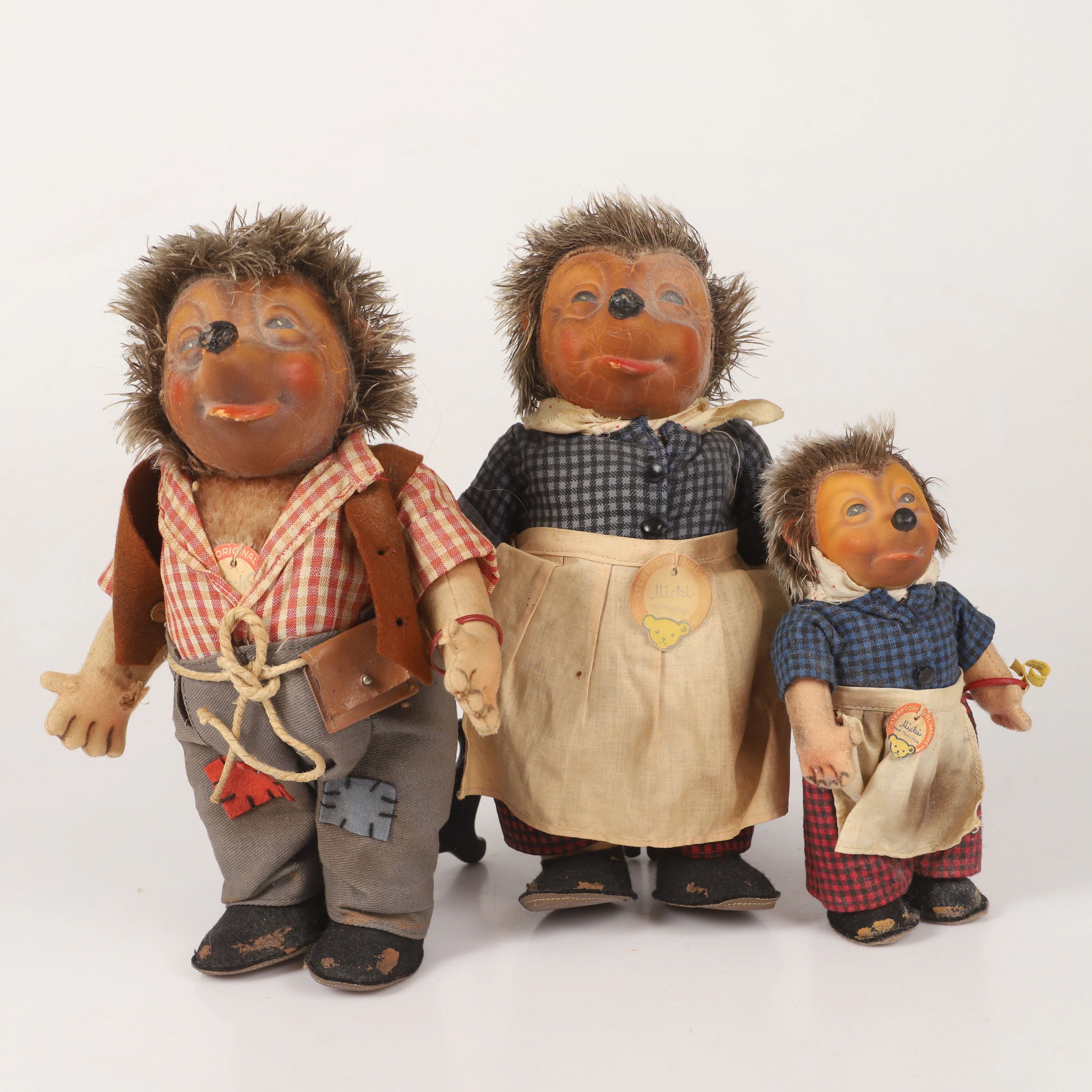 DOCKOR, 3 stycken, "Mecki & Micki", Steiff, Tyskland.