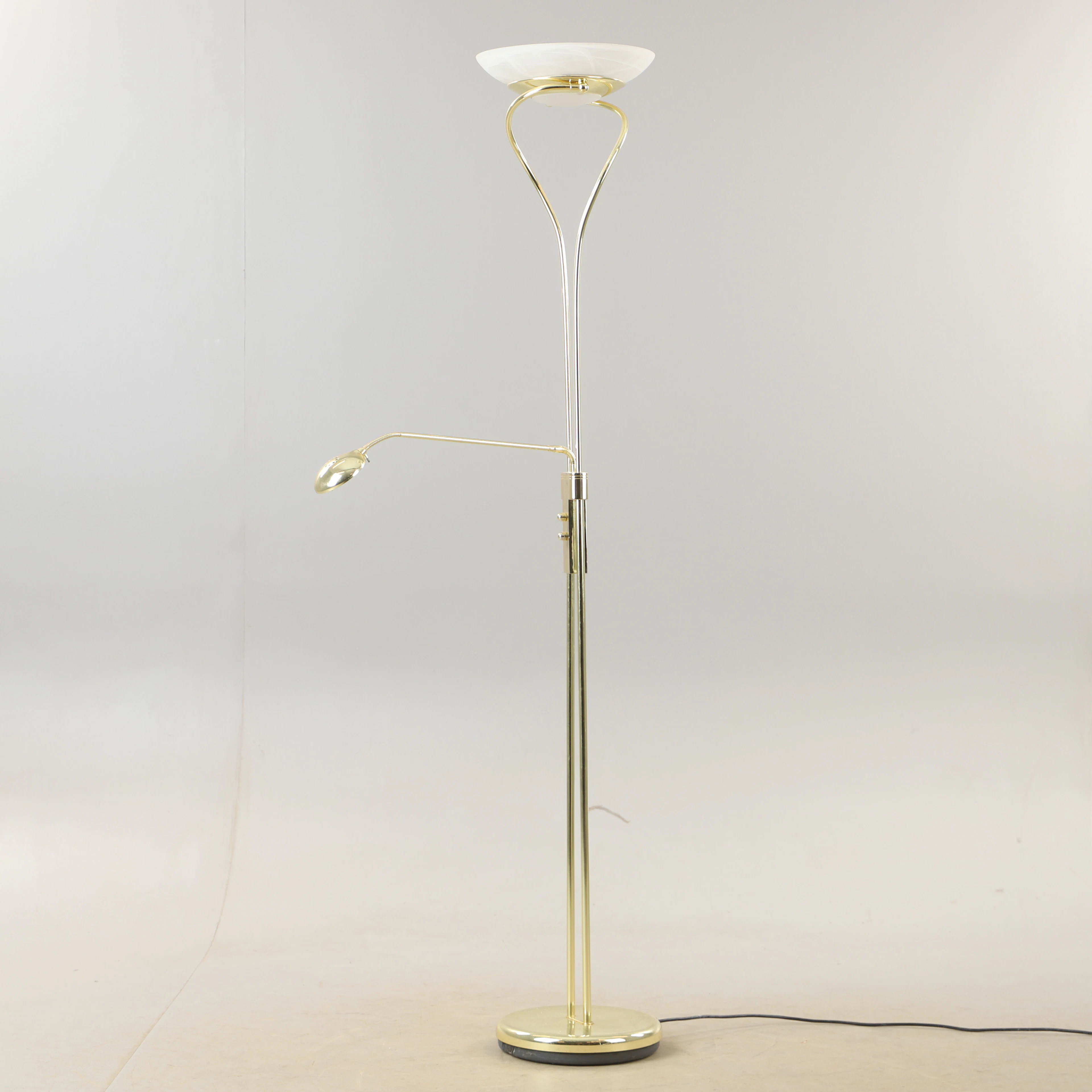 GOLVLAMPA, mässing och glas, MS Belysning, 1900-talets senare hälft.