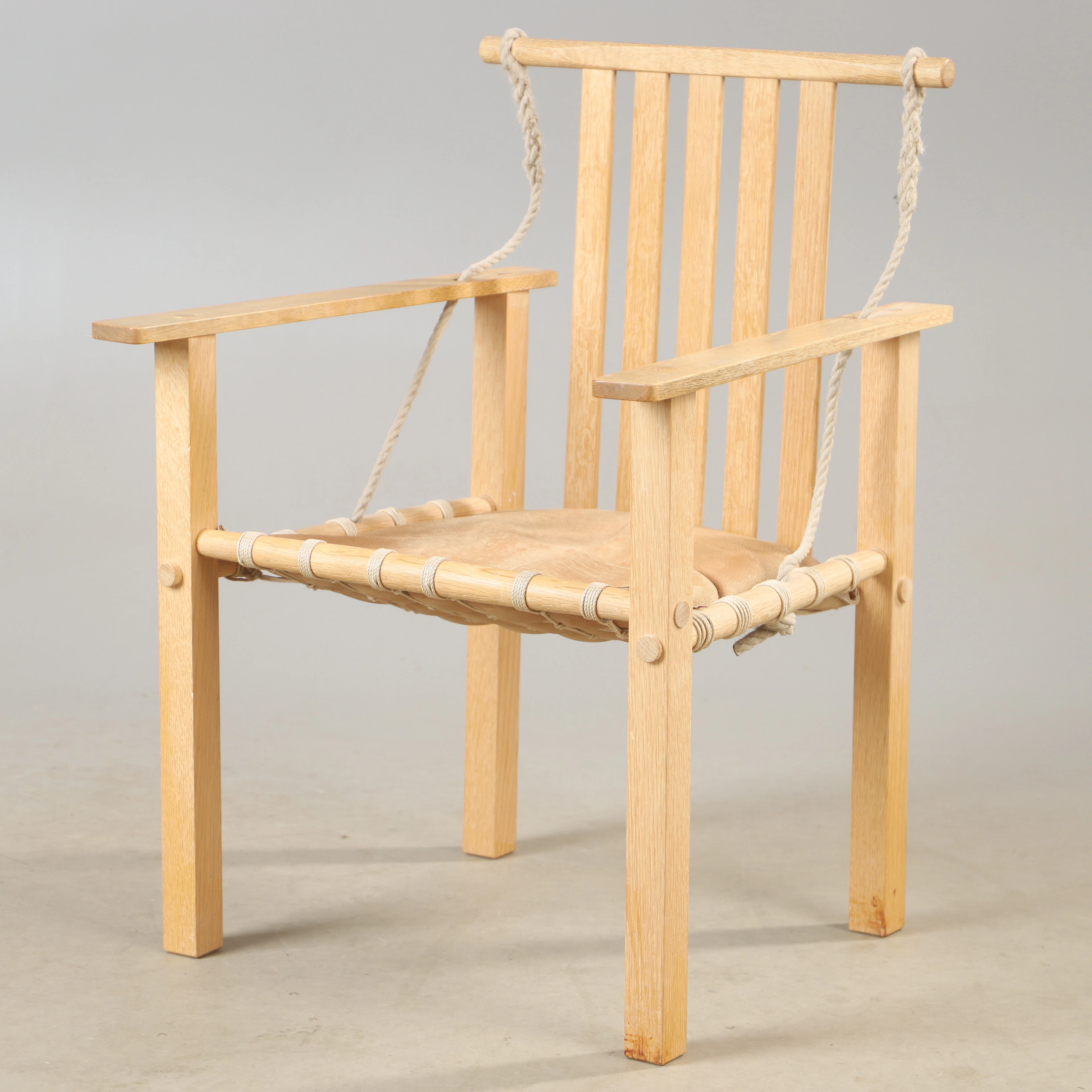 ÅKE AXELSSON. Fåtölj, "Ararat chair", rödbok, skinn med snörsits