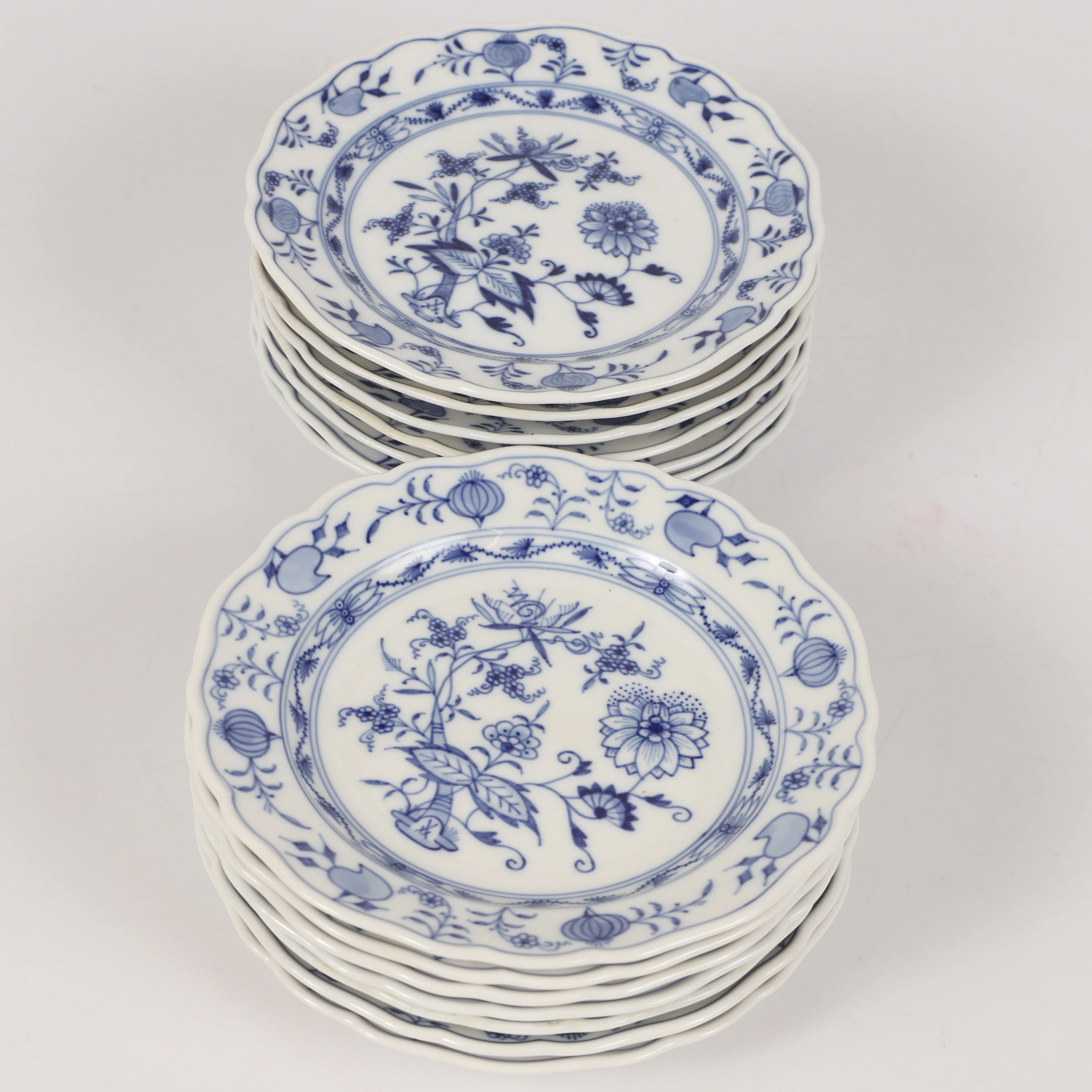 TALLRIKAR, 14 stycken, lökmönstret, porslin, Meissen, Tyskland.