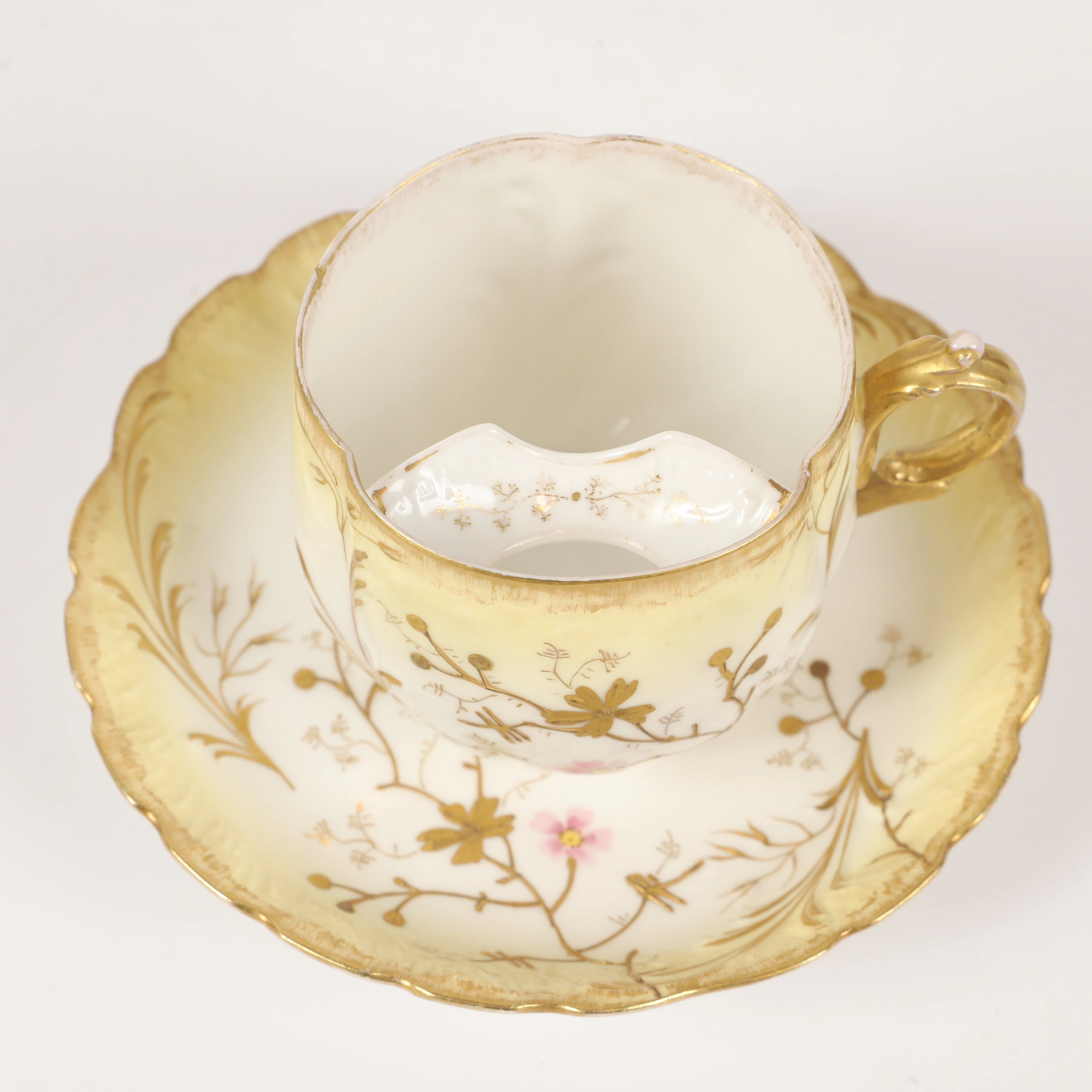 MUSTASCHKOPP, porslin med förgylld dekor, Limoges, Frankrike.