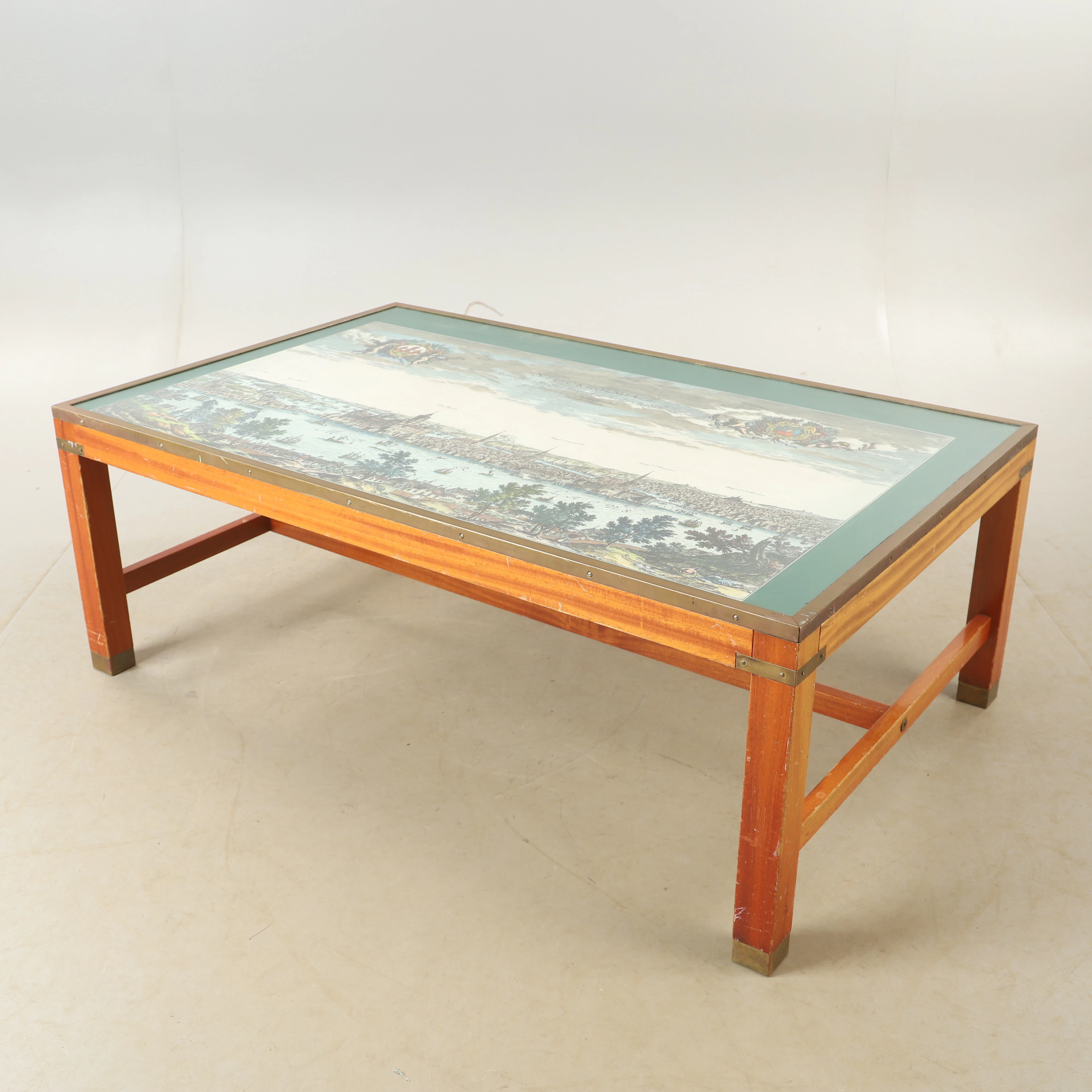 SOFFBORD, mahogny med bildskiva, Stockholm.