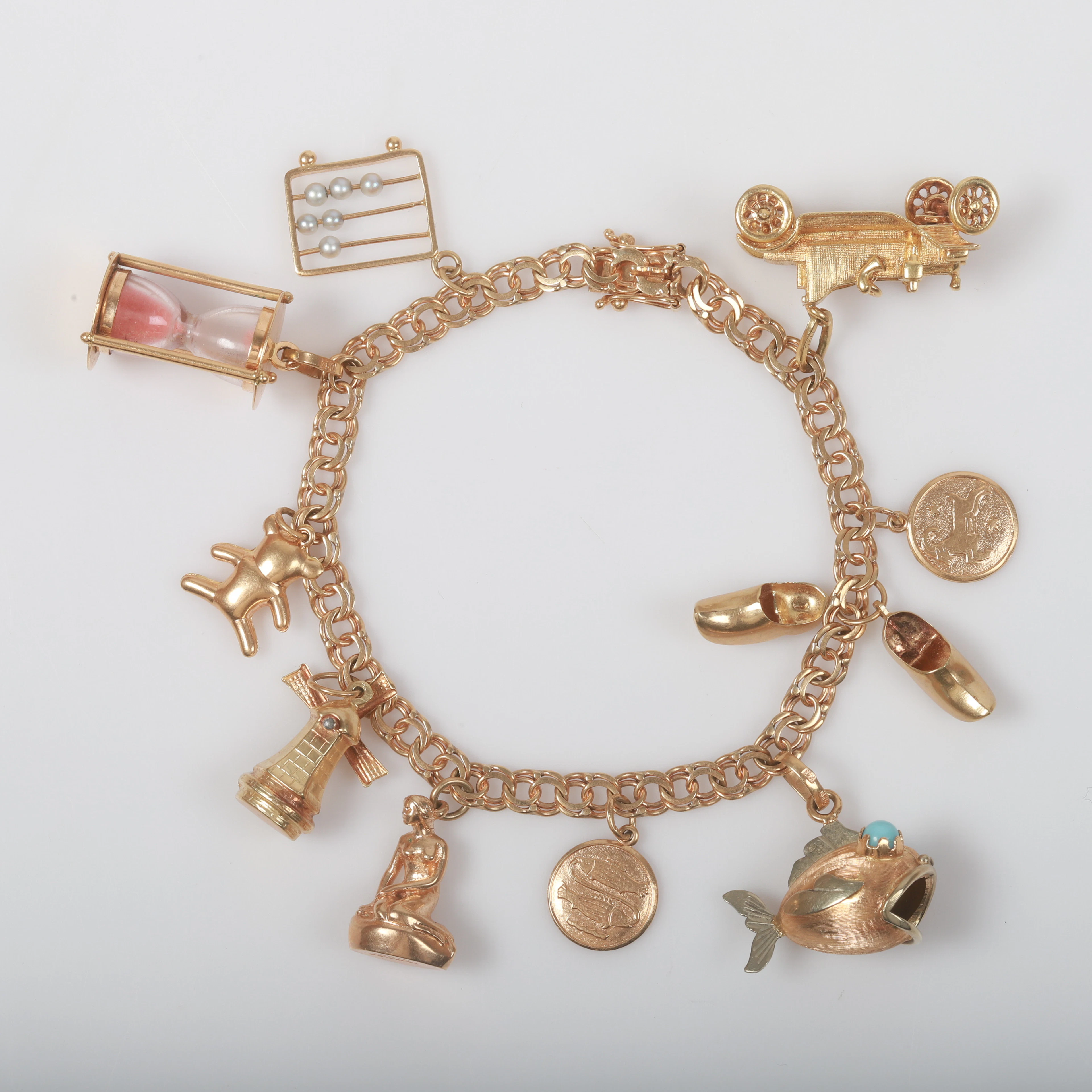 ARMBAND, Bismarcklänk med berlocker, 14 K/18 K guld.