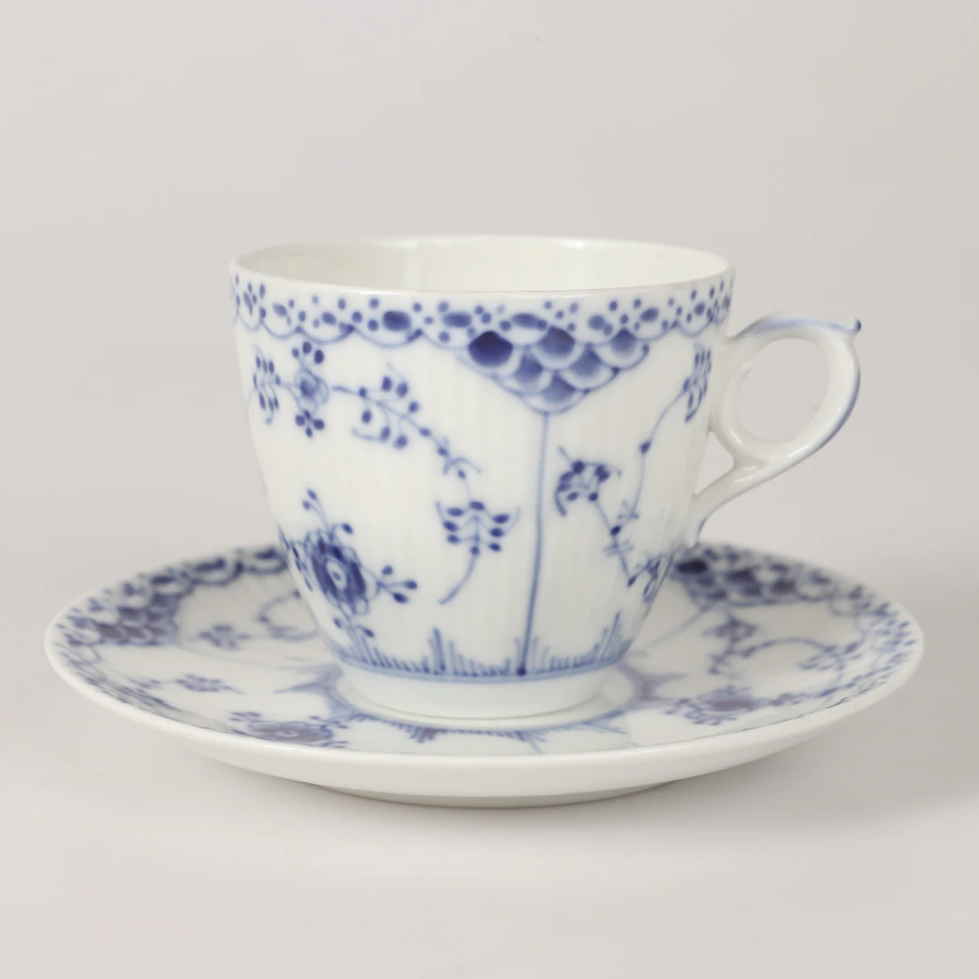 KAFFESERVIS. 24 delar, "Musselmalet", porsin, Royal Copenhagen, Danmark.