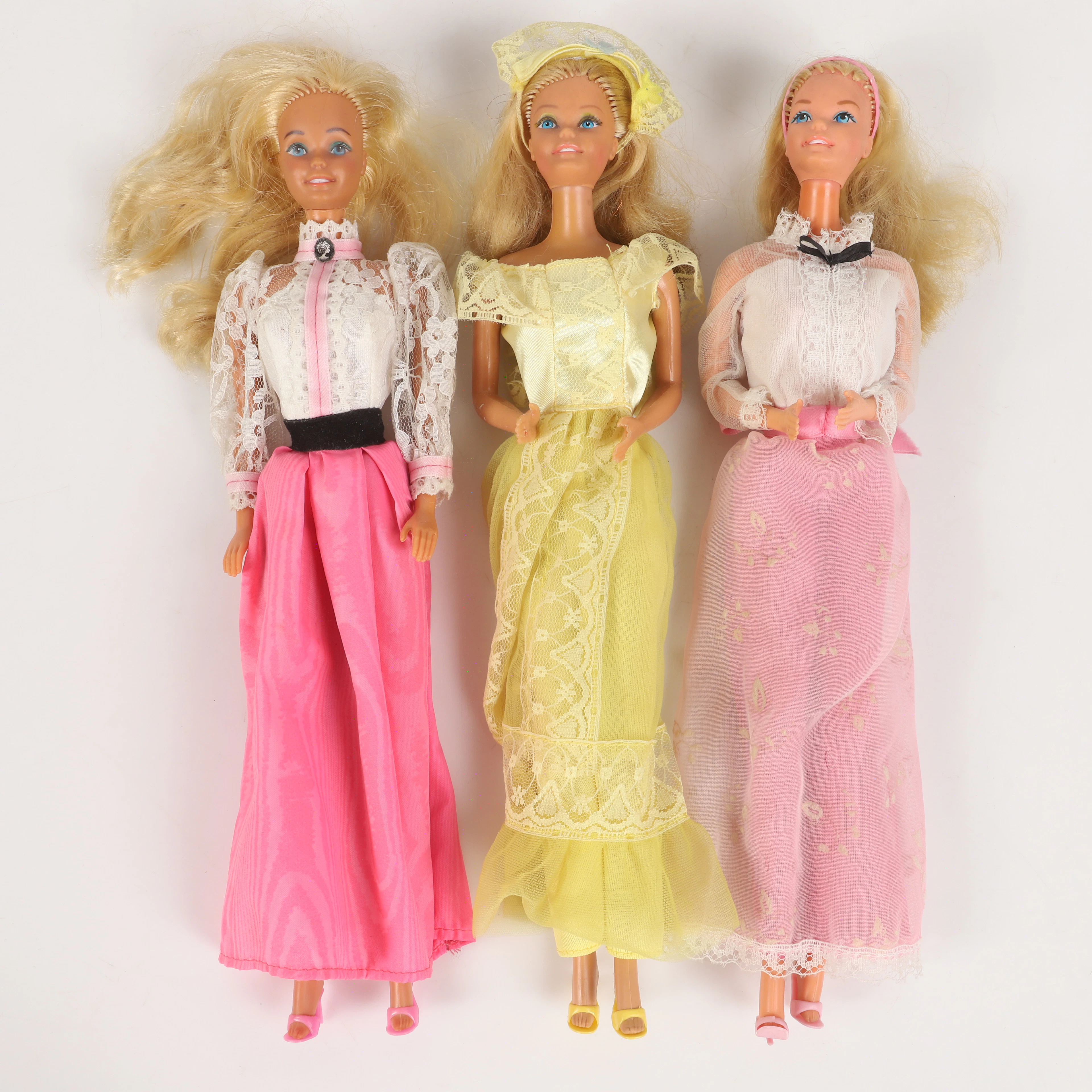 BARBIEDOCKOR, 3 stycken med tillbehör , Mattel, 1970/80-tal.