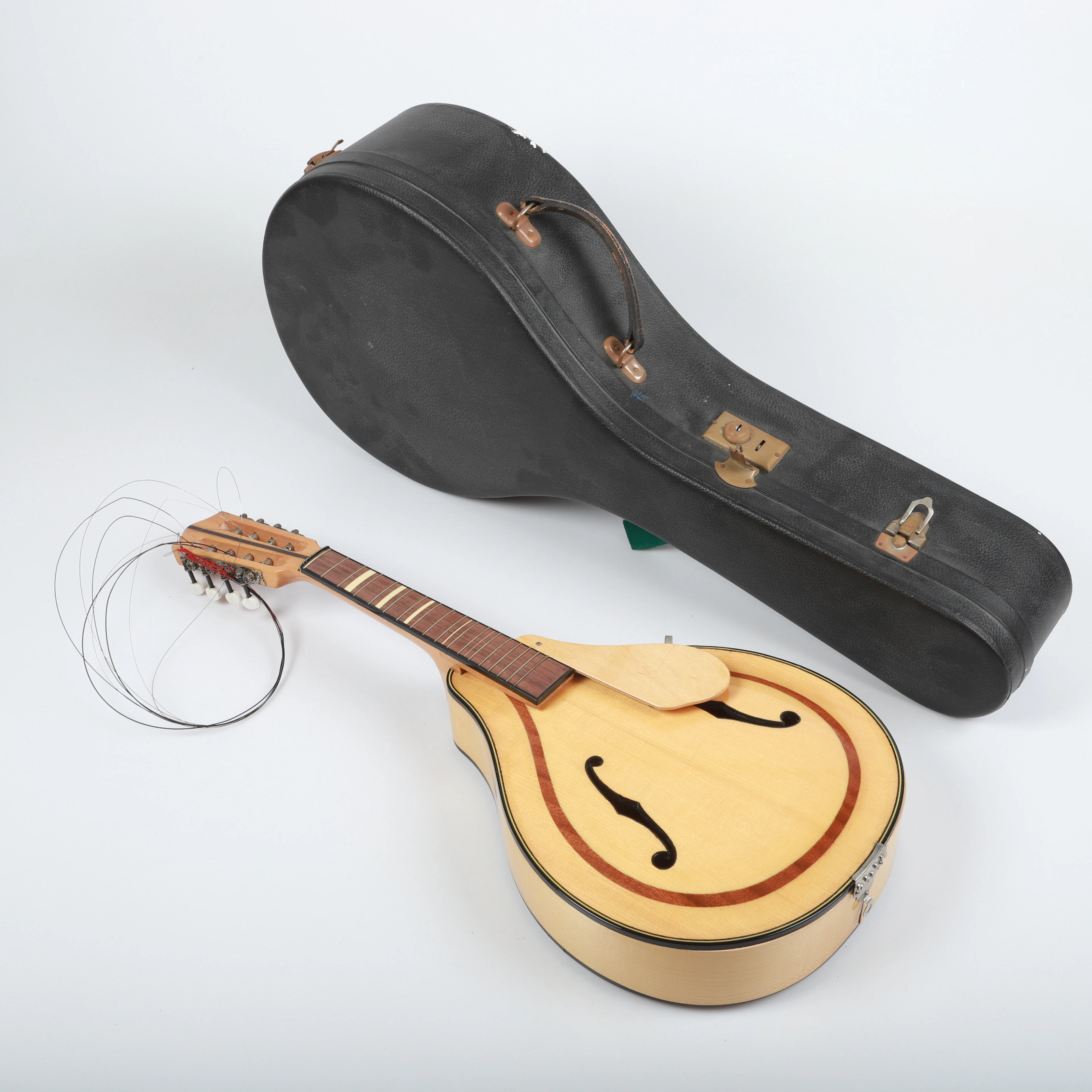 MANDOLIN, med väska, nr. 3301, Bruno Eberhard.