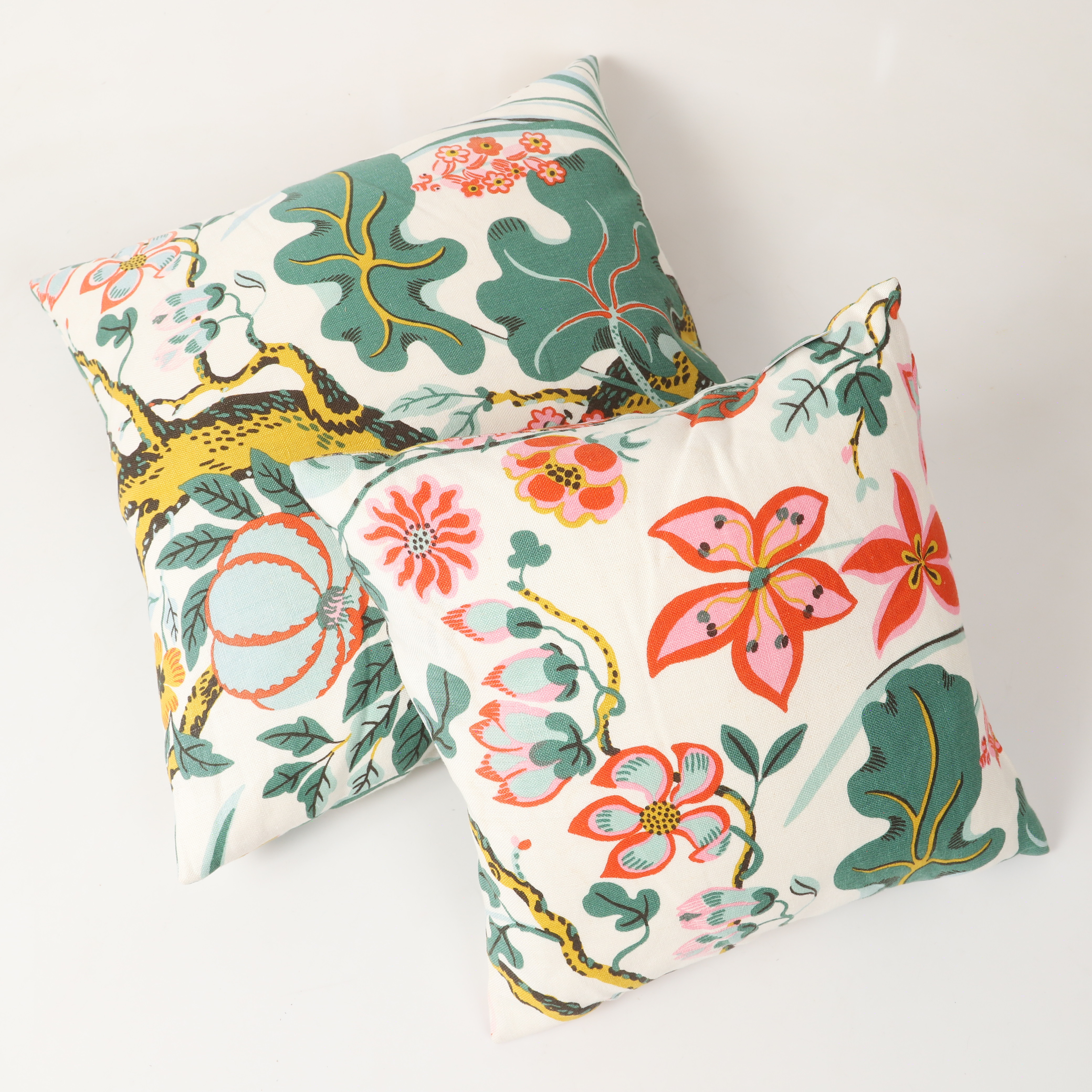 JOSEF FRANK. Kuddar, 2 stycken, "Träd i blom", linne, Firma Svenskt