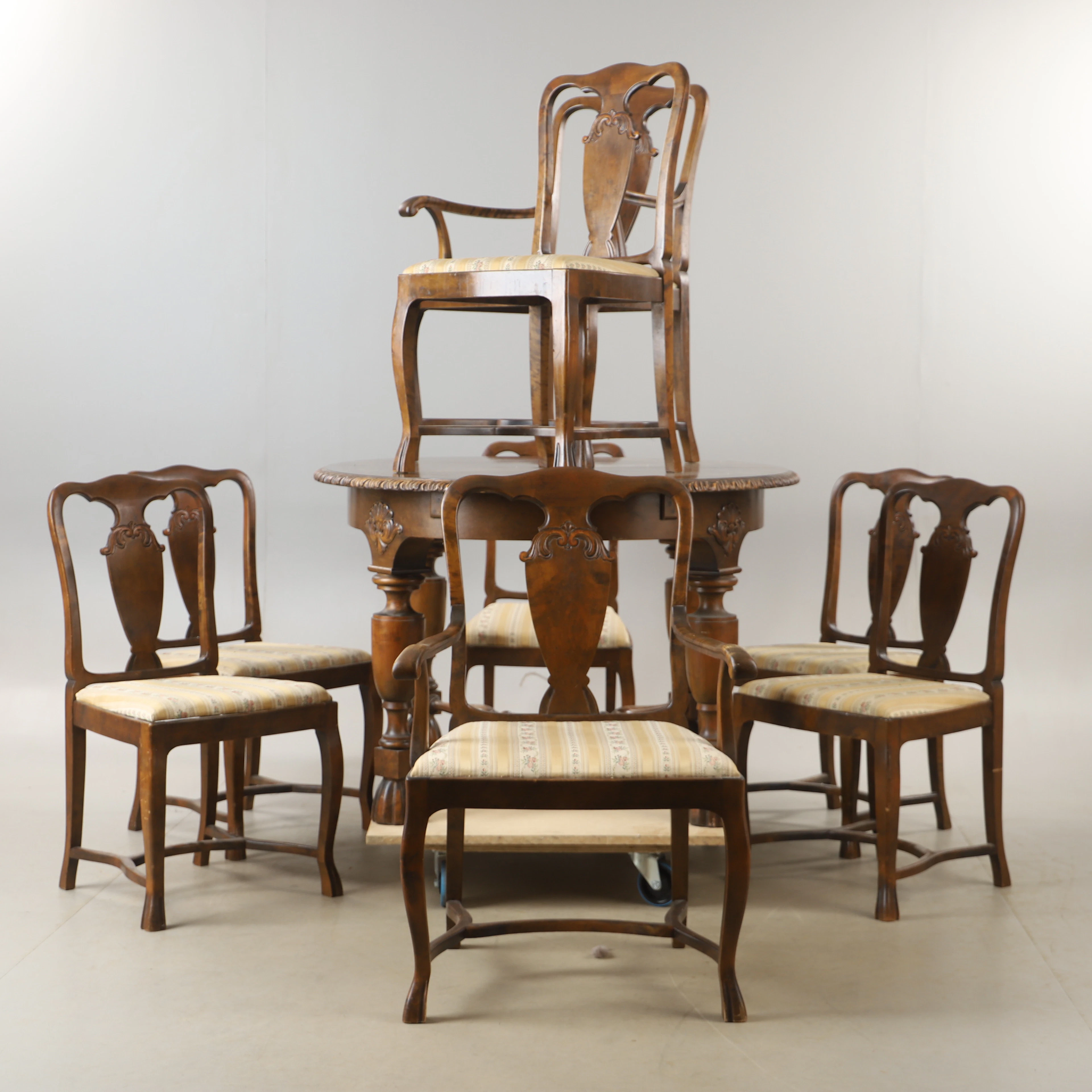 MATSALSGRUPP, 9 delar, björk, 1900-talets första hälft.