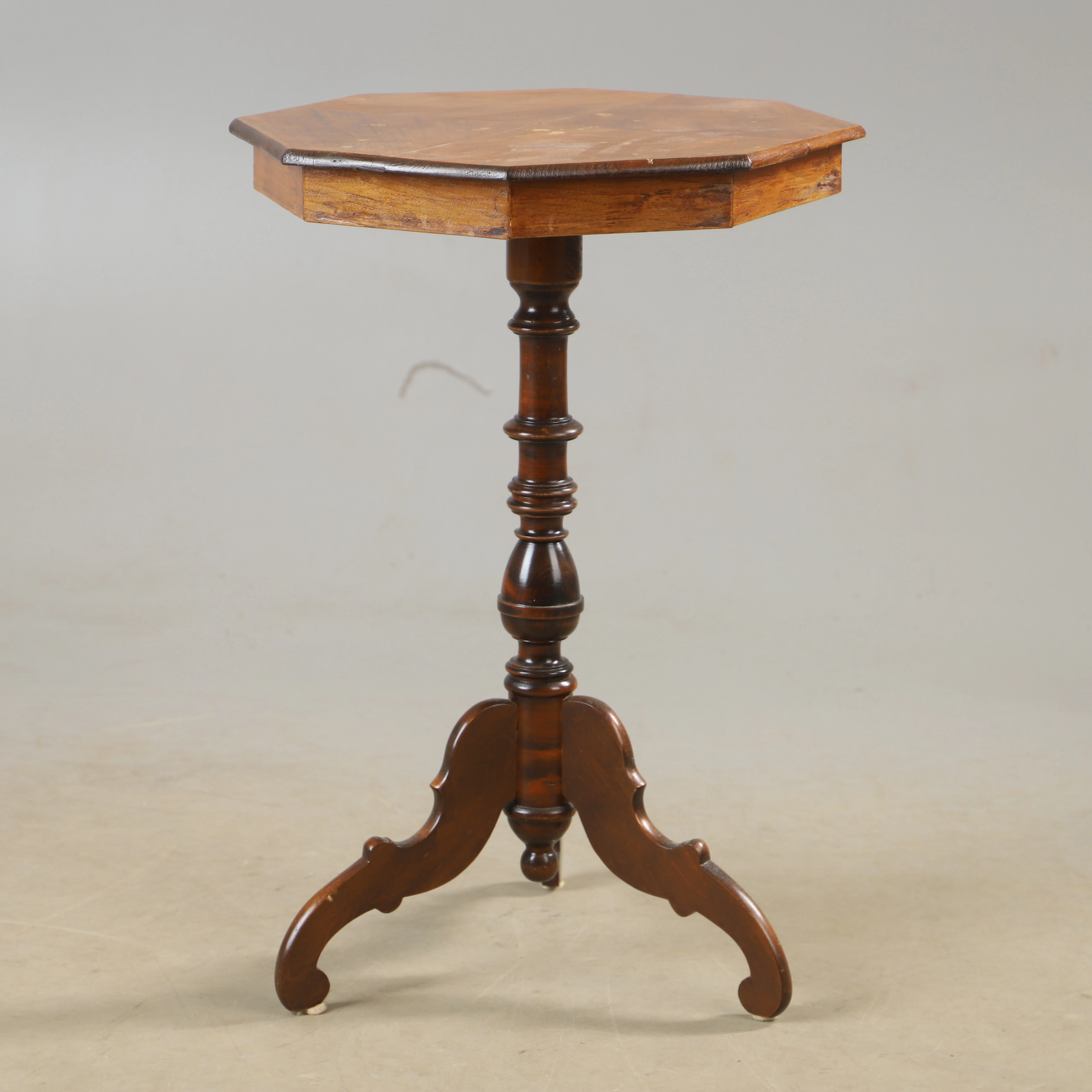 BORD, mahogny, 1900-talets första hälft.