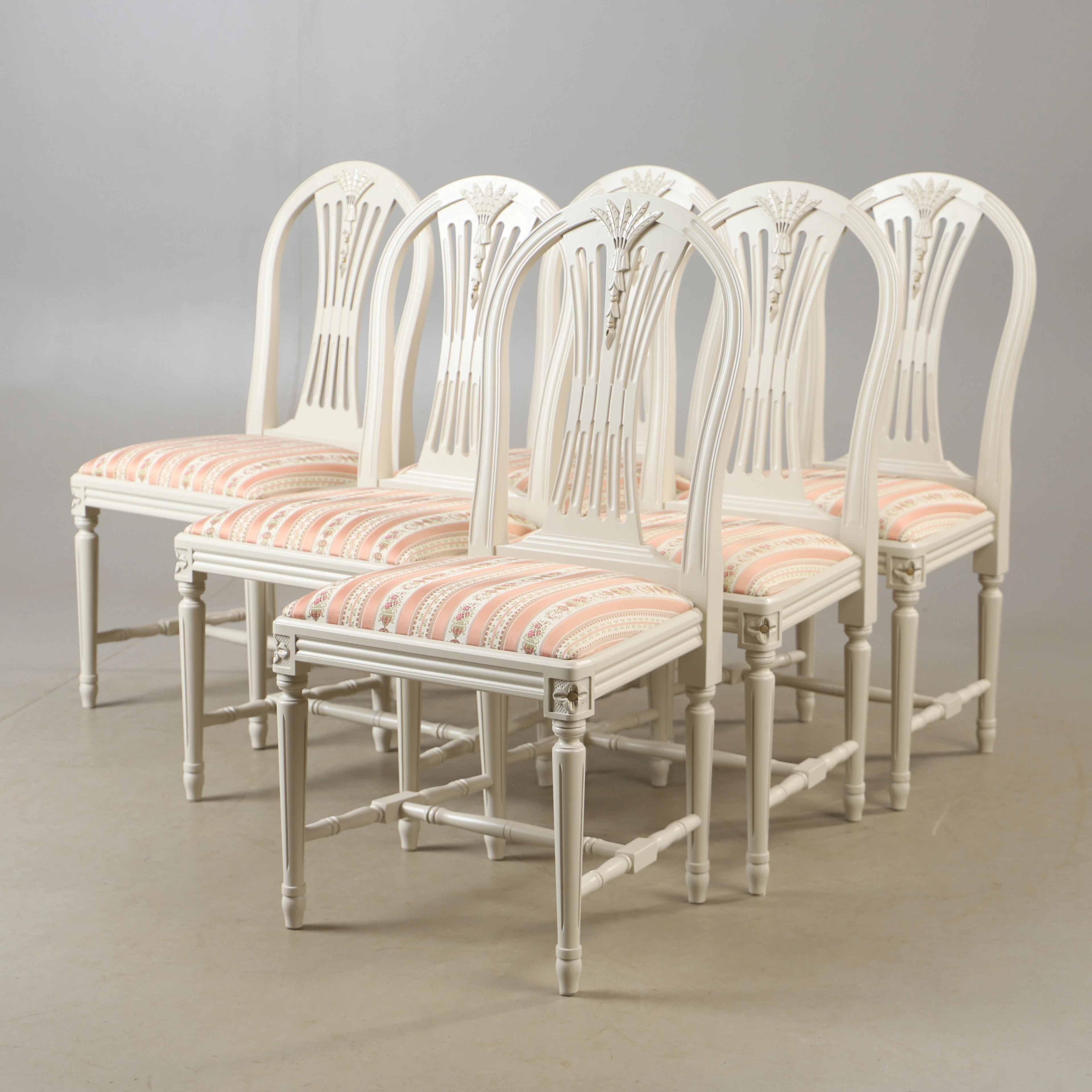 STOLAR, 6 stycken, "Axet", vitmålade, gustaviansk stil.