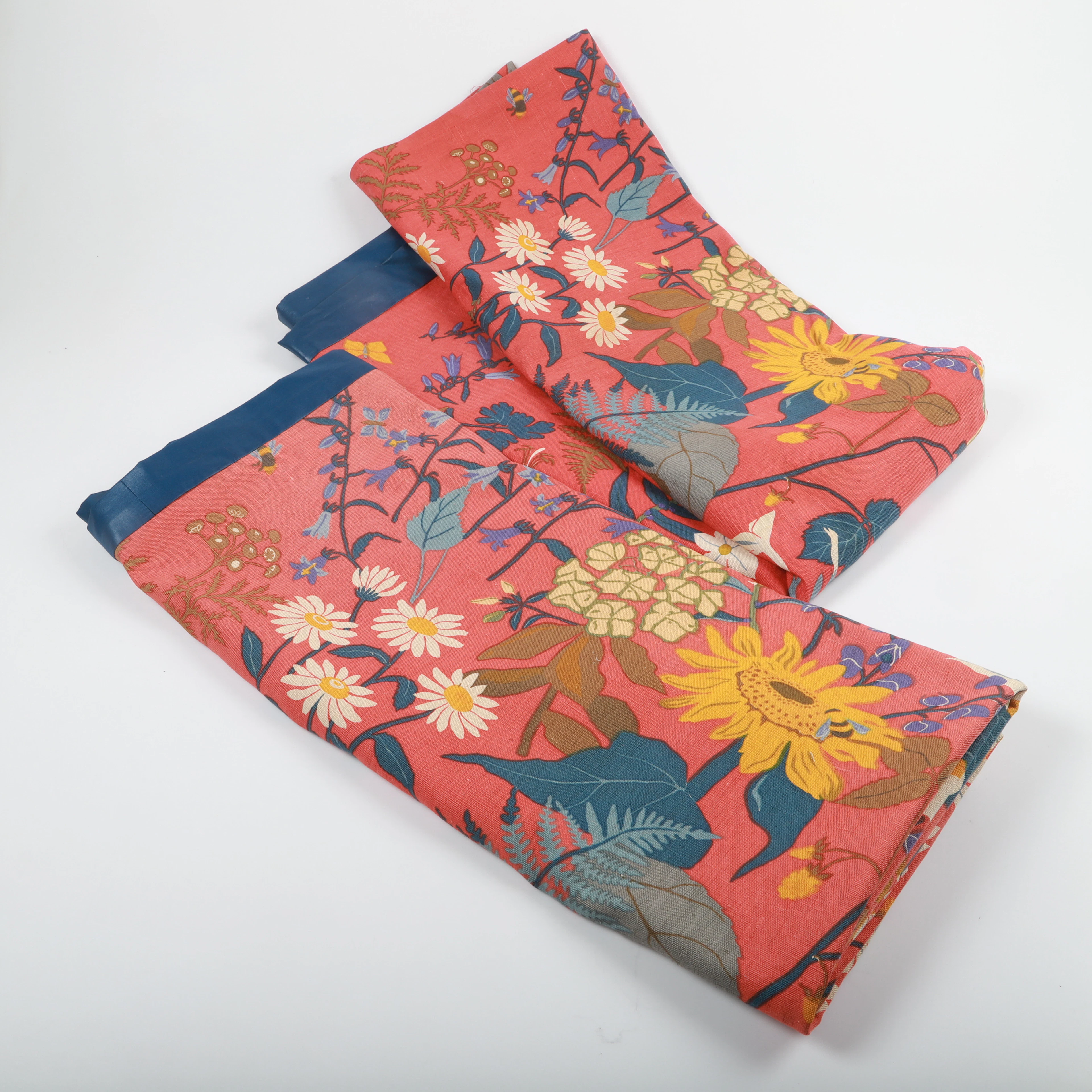 GOKEN JOBS. Draperier, 2 stycken, "Stugrabatt", linnetyg, Jobs Handtryck