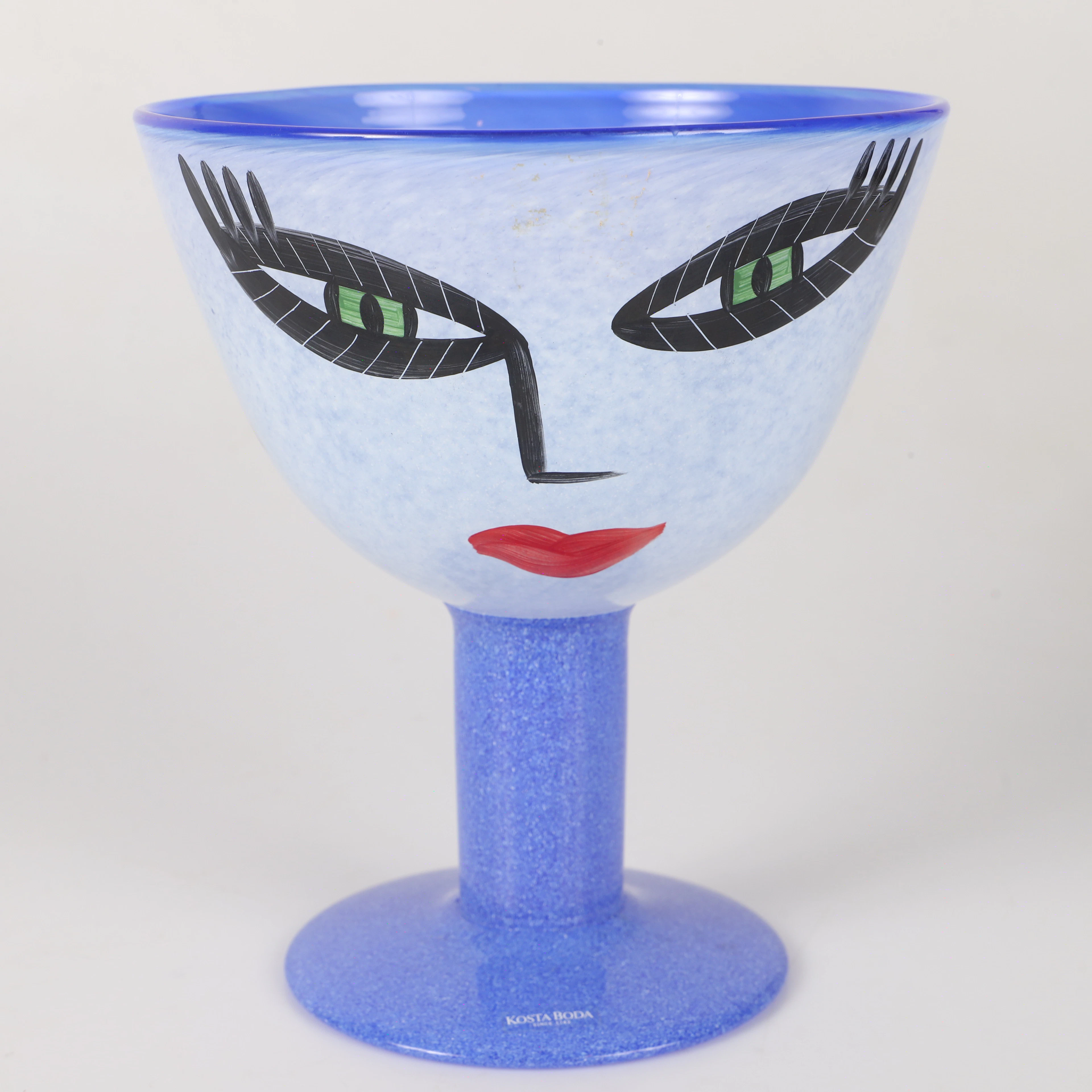 ULRICA HYDMAN-VALLIEN. Skål på fot, "Open mind", konstglas, Kosta