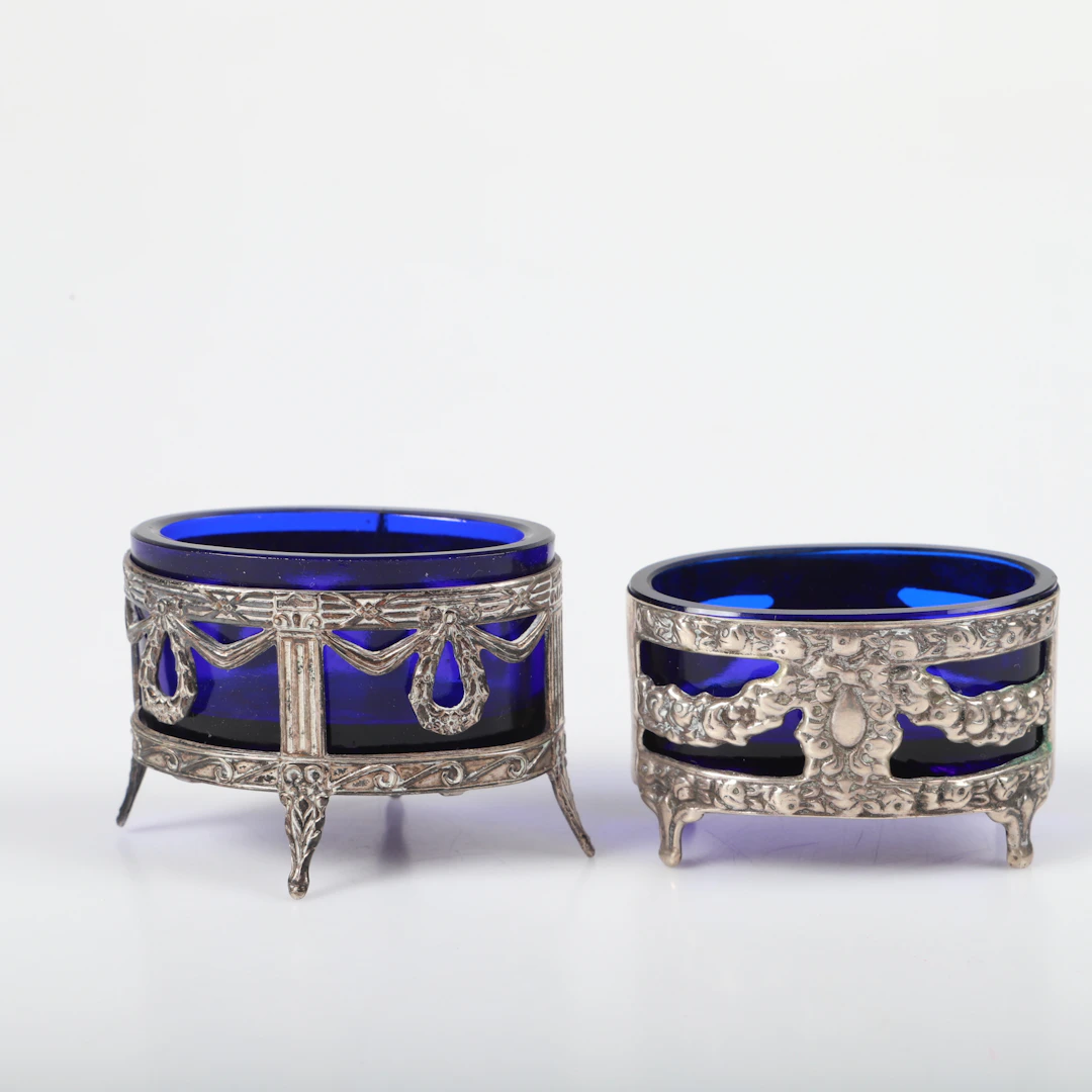 SALTKAR, 2 stycken, silver samt nysilver med glasinsatser, gustaviansk stil.