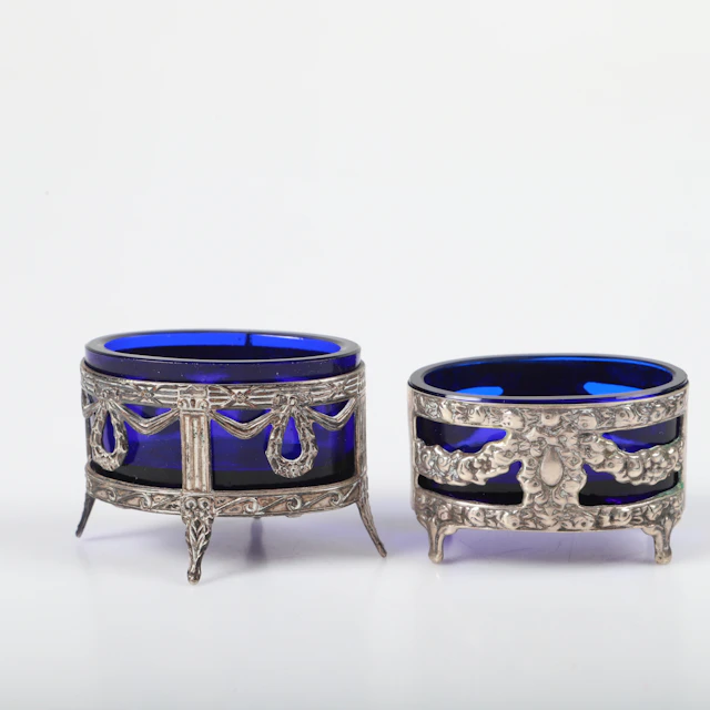 SALTKAR, 2 stycken, silver samt nysilver med glasinsatser, gustaviansk stil.