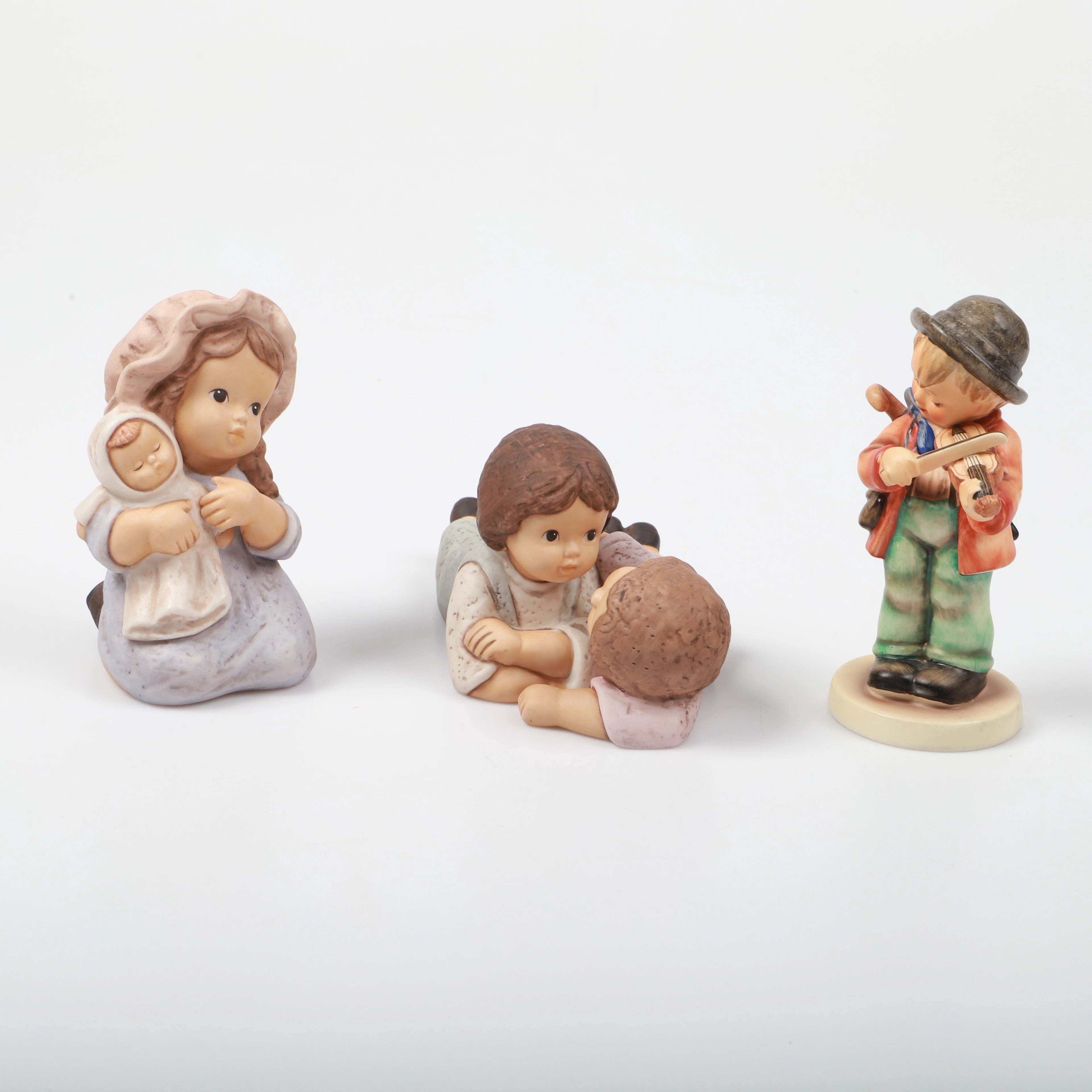 FIGURINER, 3 stycken porslin, bl. a. Nina Marco, Goebel, Tyskland.