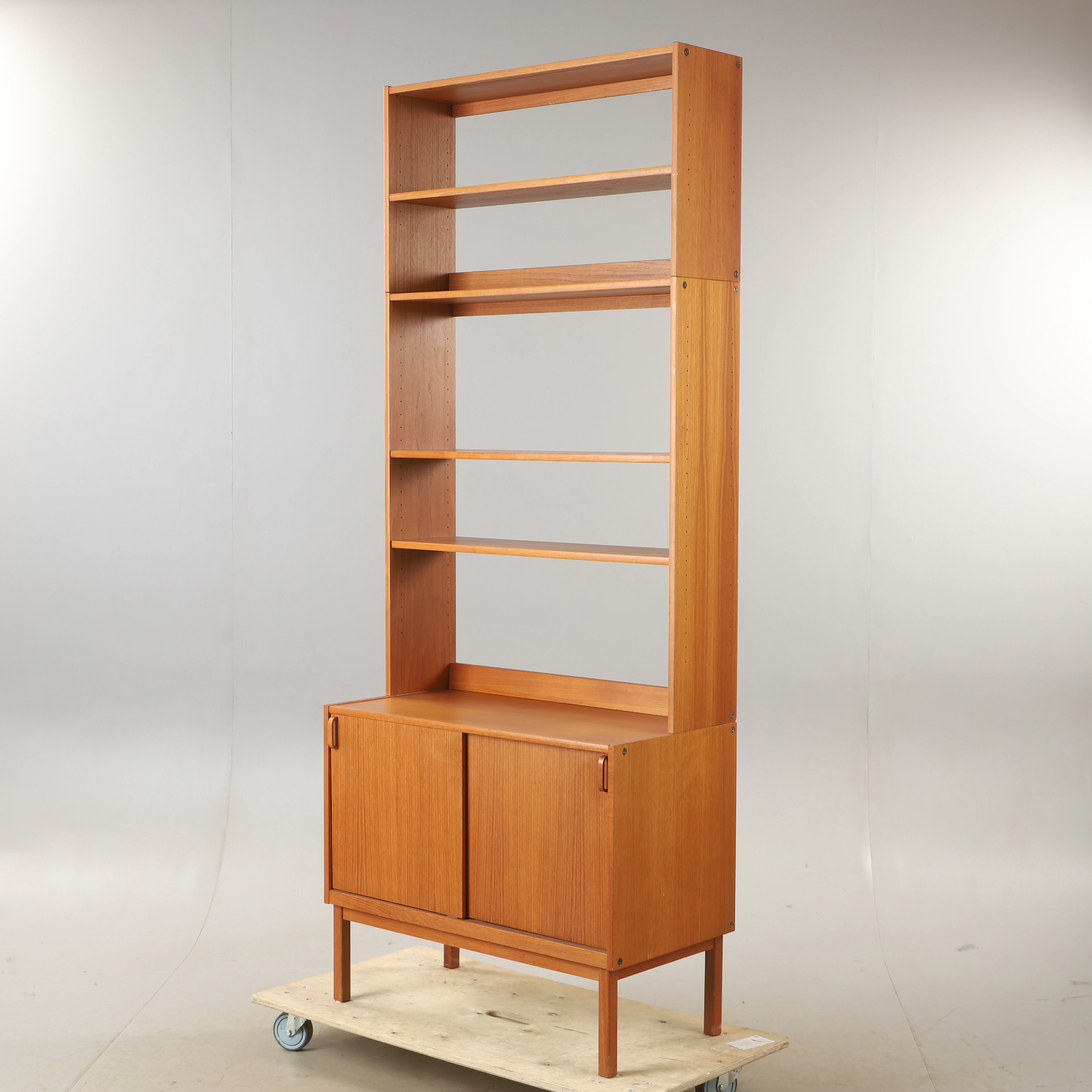 BERTIL FRIDHAGEN. Bokhylla, teak, Bodafors, 1900-talets mitt.