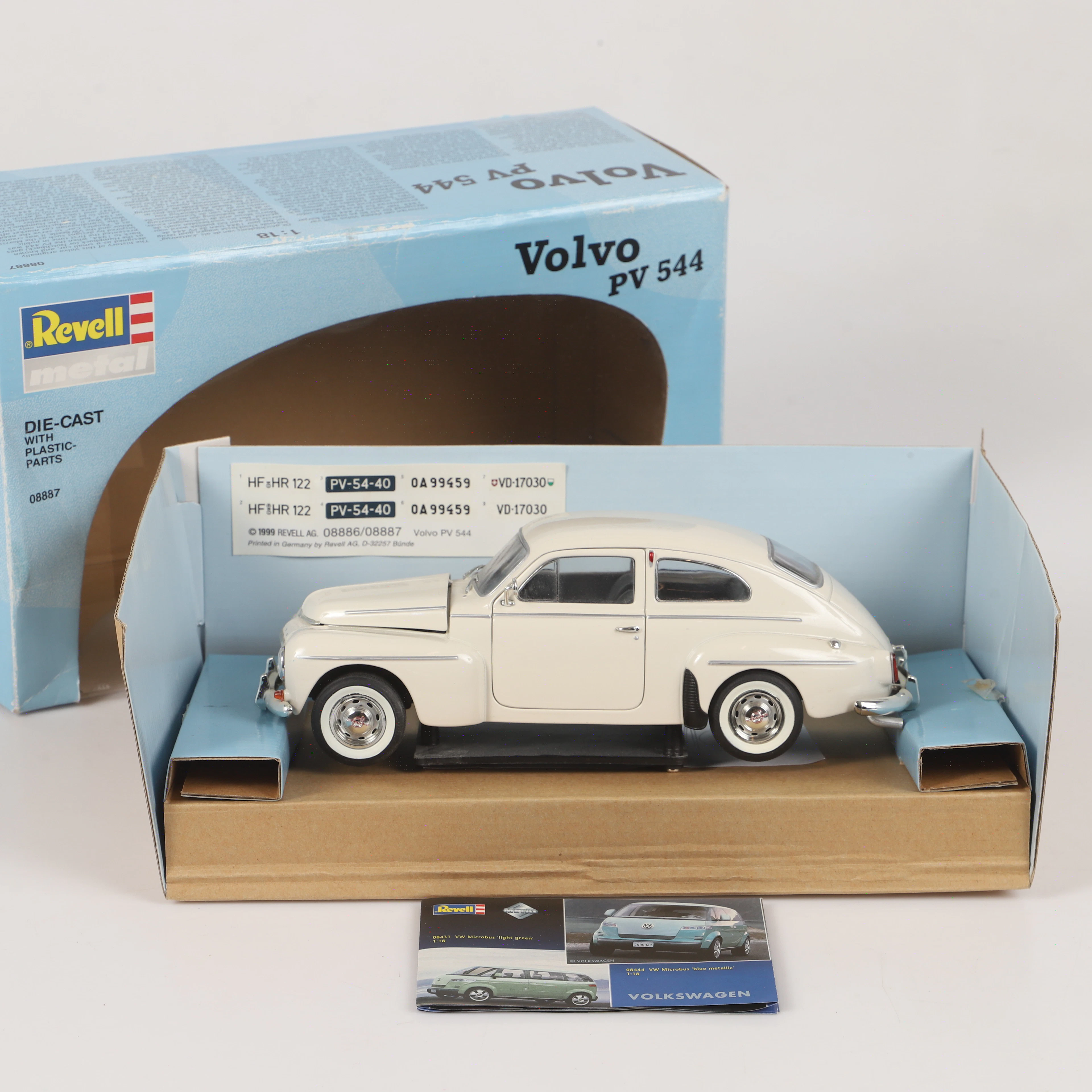 MODELLBIL, Volvo PV 544, Revell, skala 1:18.