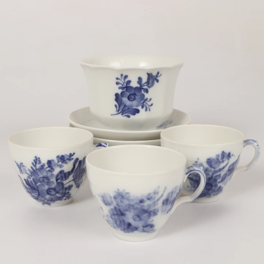 SERVISDELAR, 7 stycken, "Blå Blomst", porslin, Royal Copenhagen, Danmark.