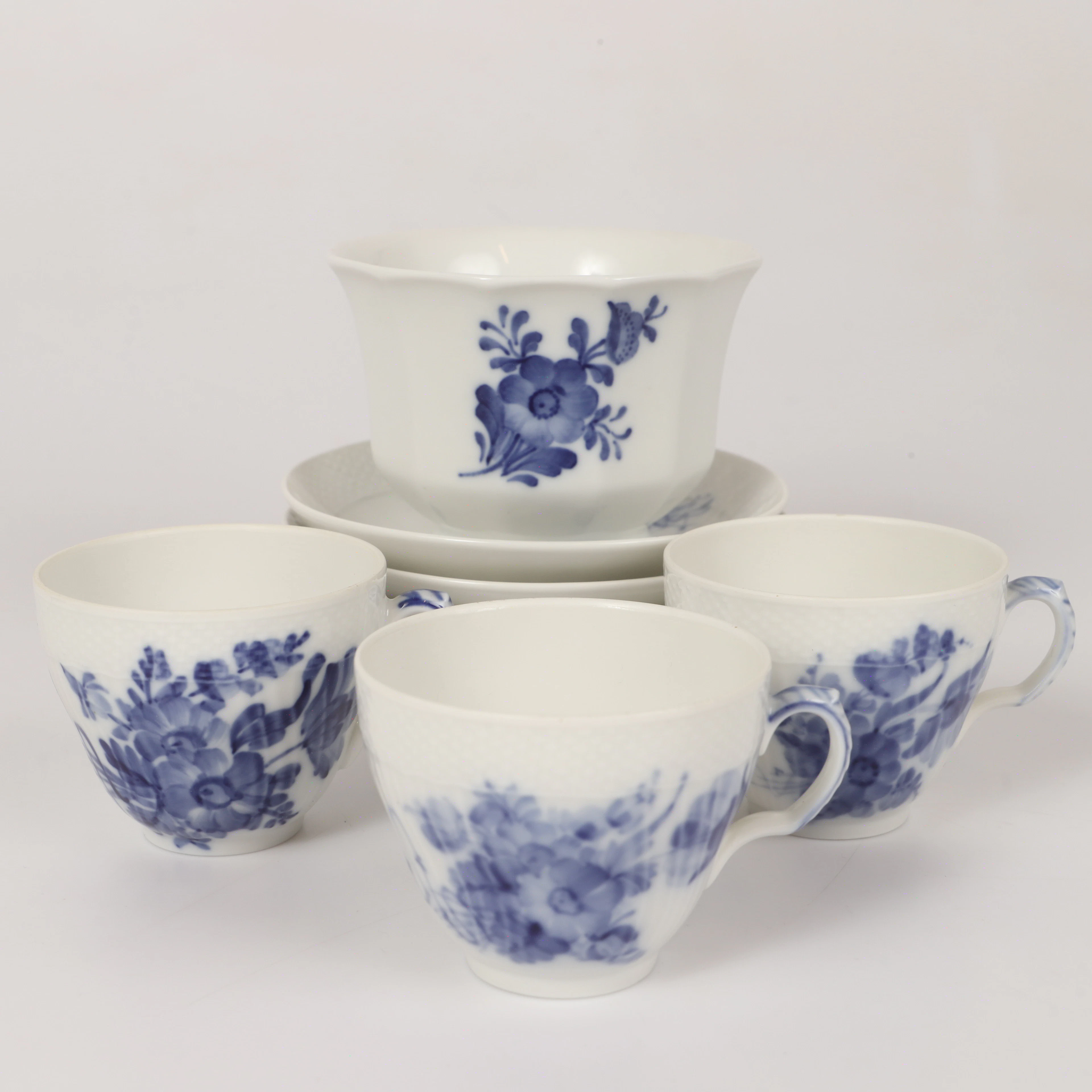 SERVISDELAR, 7 stycken, "Blå Blomst", porslin, Royal Copenhagen, Danmark.