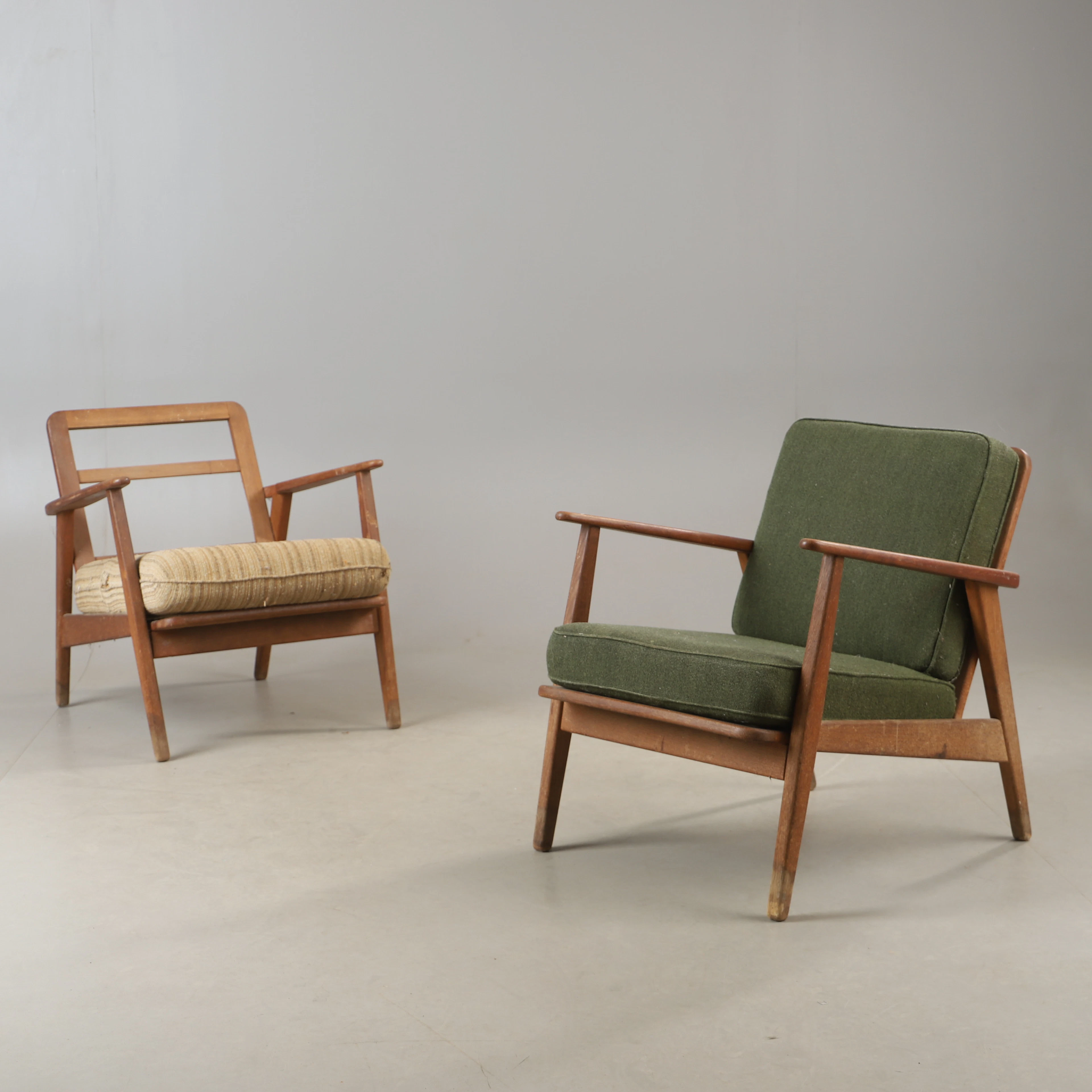 THOMAS HARLEV. Fåtöljer, 1 par. "Esbjerg", teka och ek, IKEA, formgivna 1957.