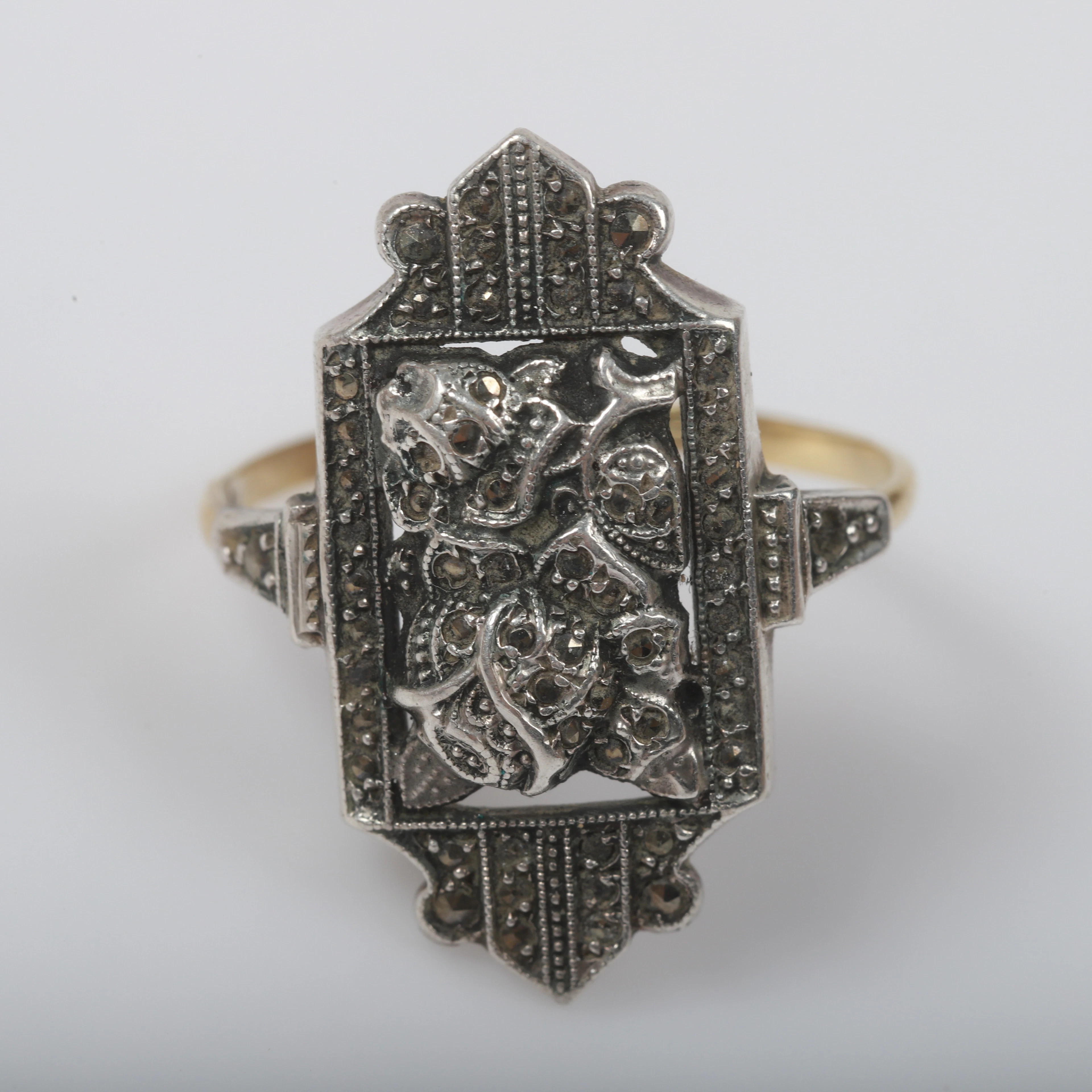 RING, 18 K guld och silver med markasiter.