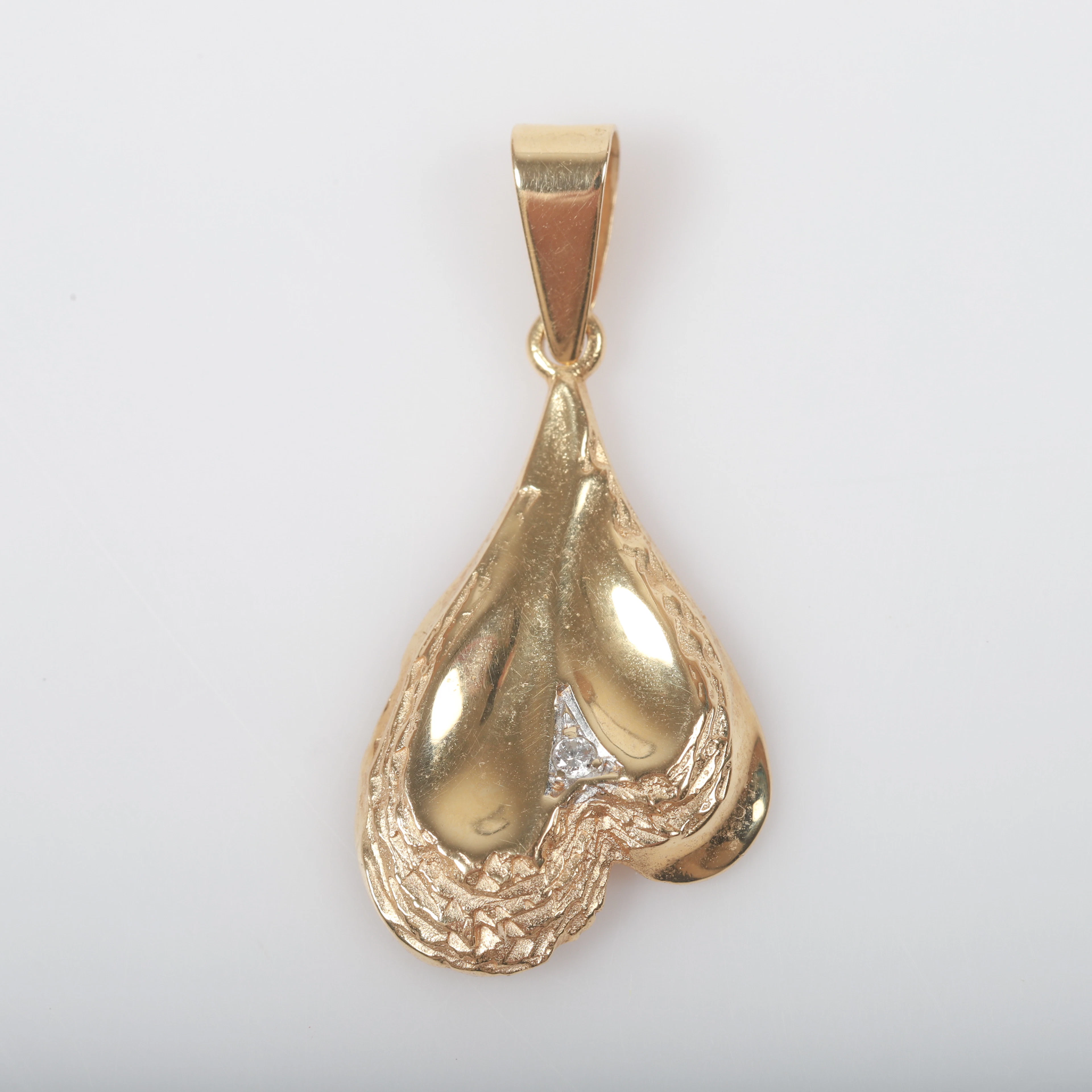 HÄNGE, 18 K guld med briljantslipad diamant, Bengt Hallberg, Köping.