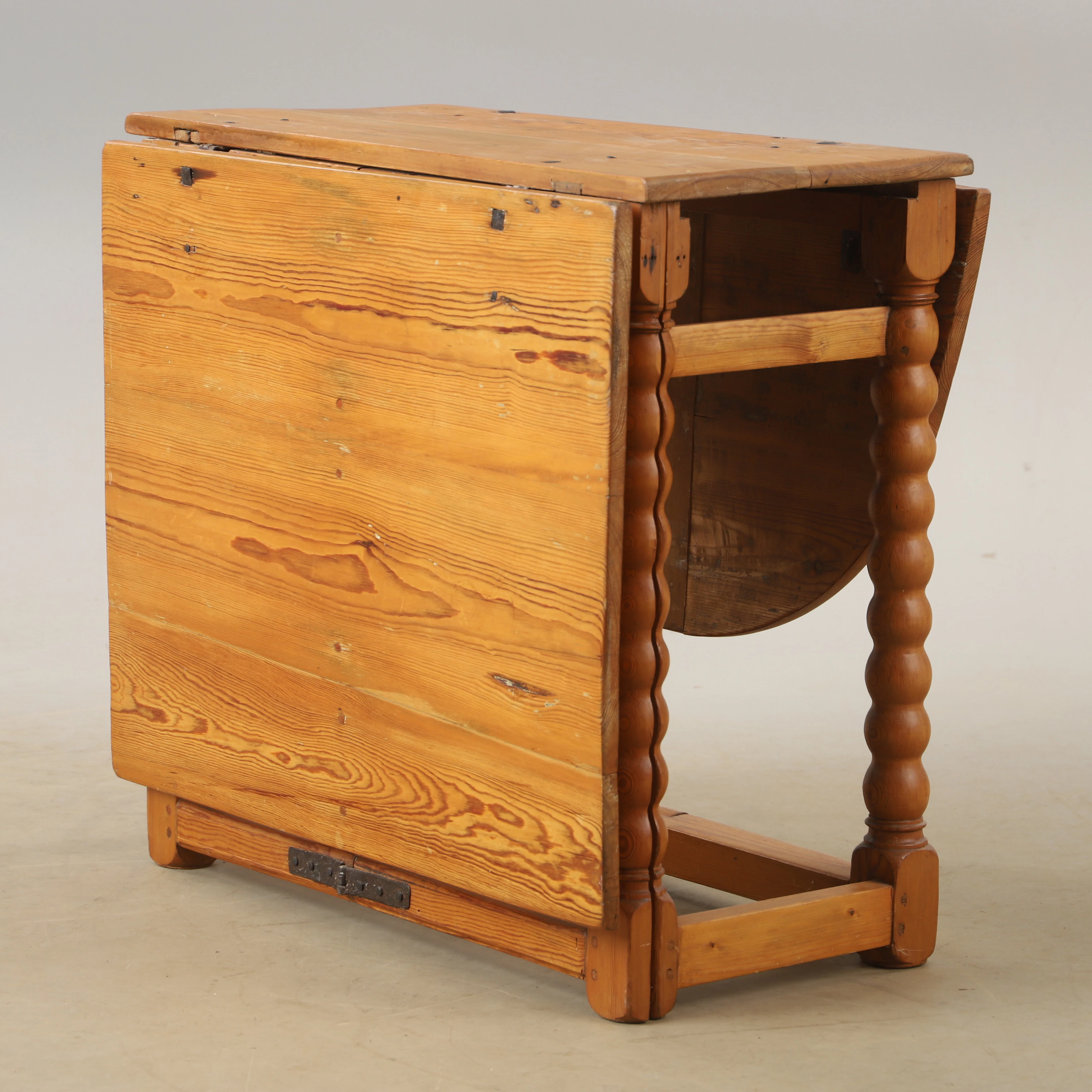 SLAGBORD, furu, 1900-tal.