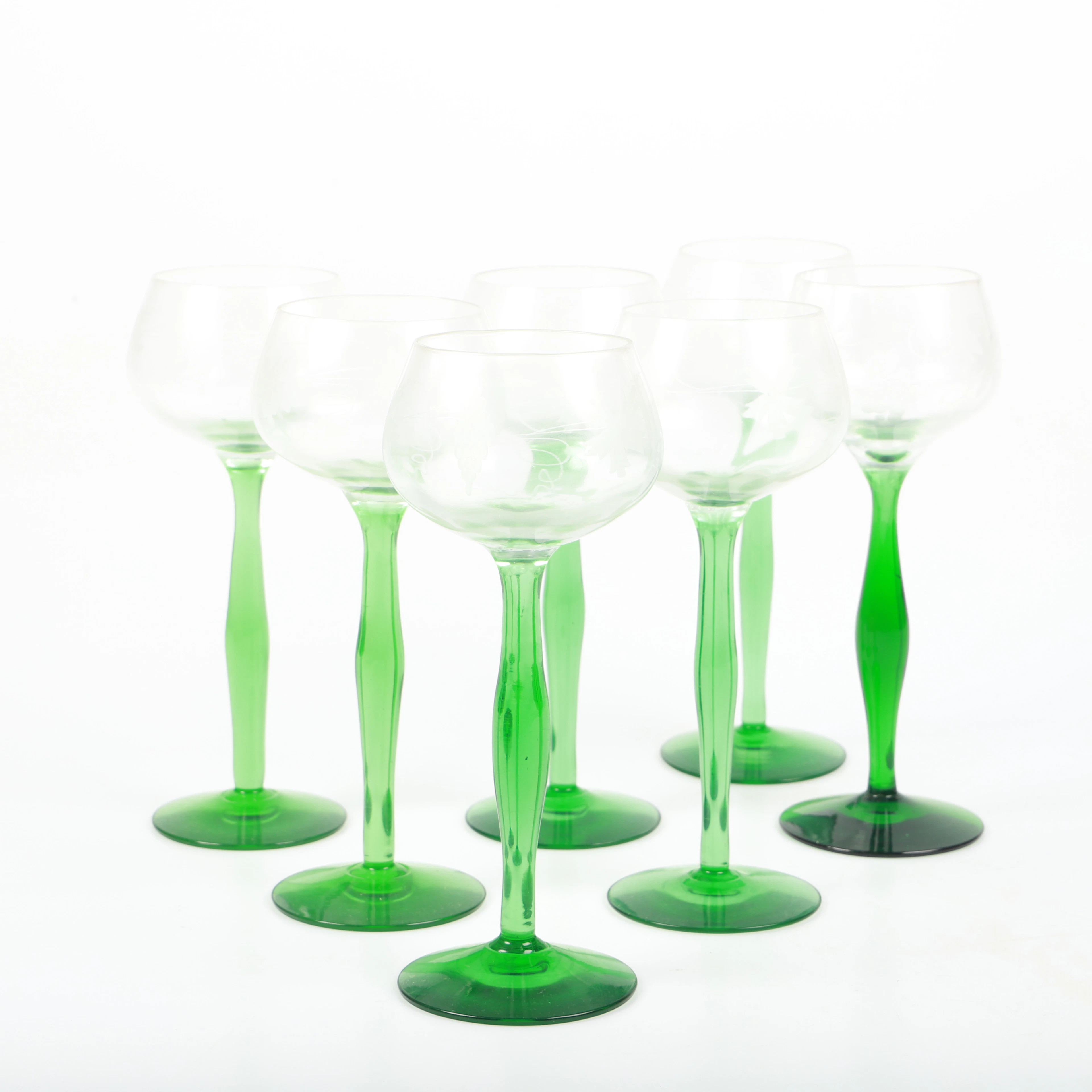 VITVINSGLAS, 7 stycken, glas med etsad dekor av vinrankor och grön