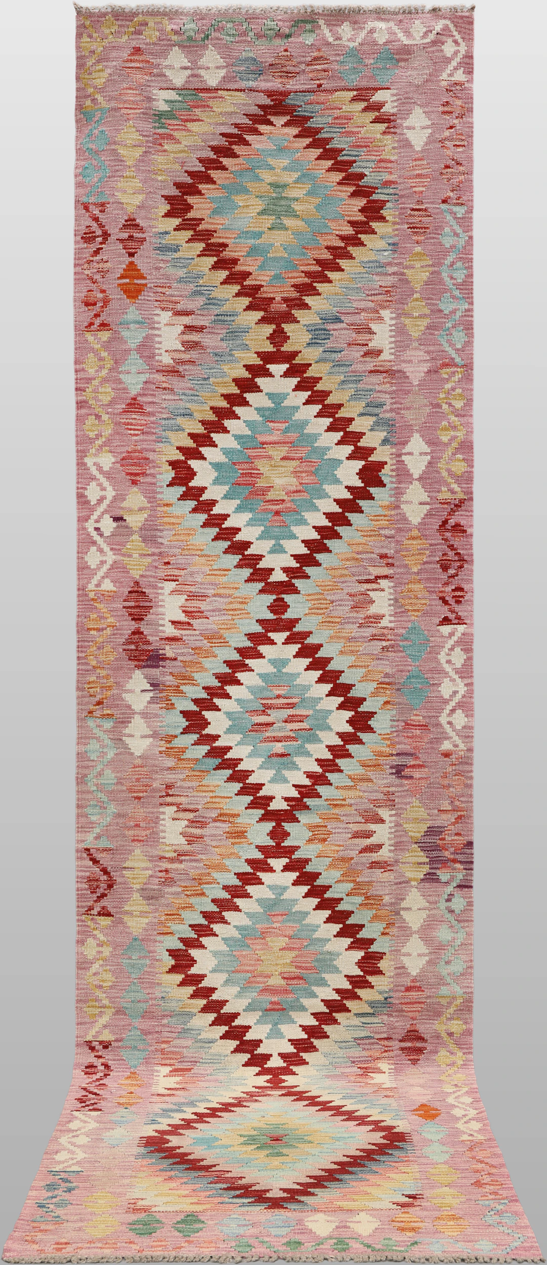 MATTA, "Kelim", galleri, 347 x 83 cm.