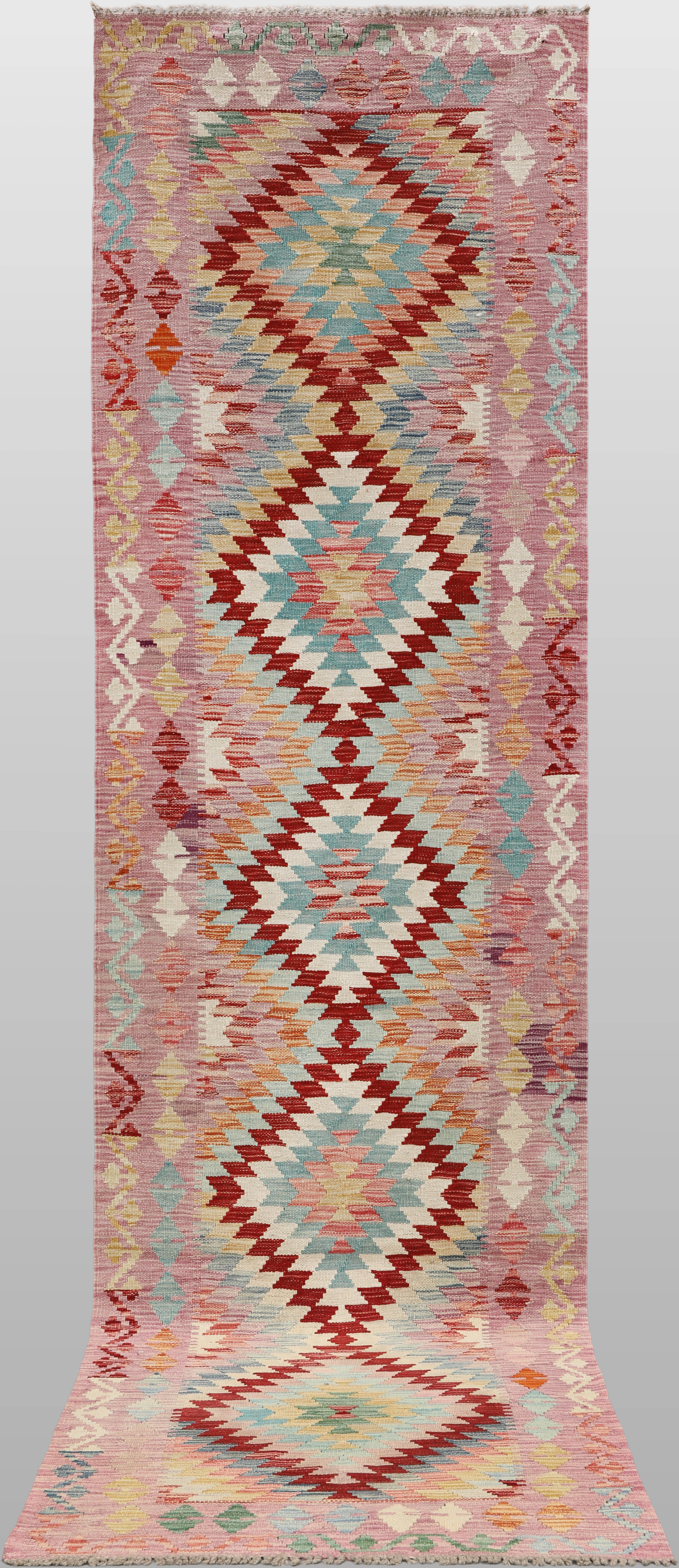 MATTA, "Kelim", galleri, 347 x 83 cm.