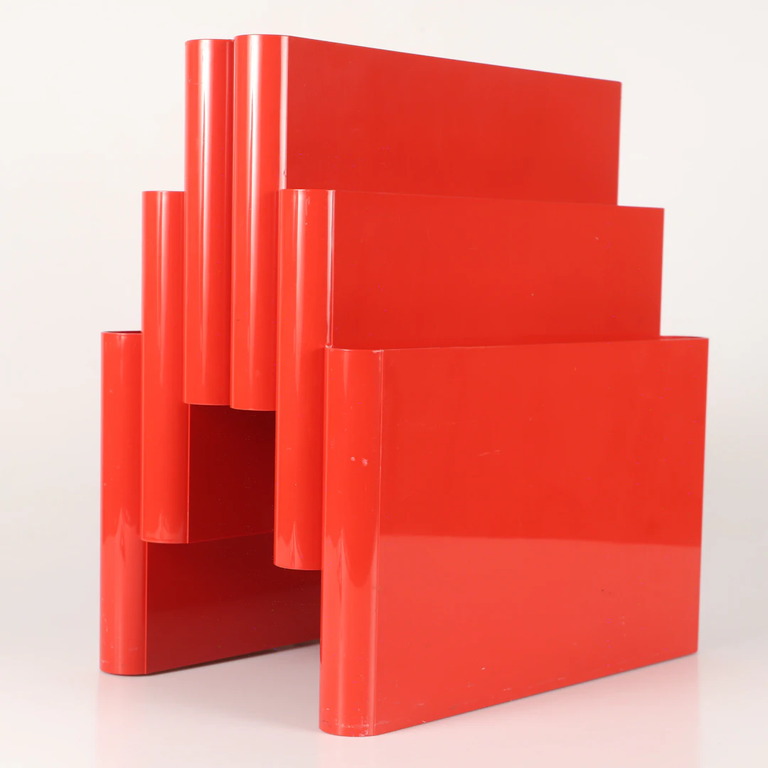 GIOTTO STOPPINO. Tidningsställ, modell 4675, plast, för Kartell, design 1972.